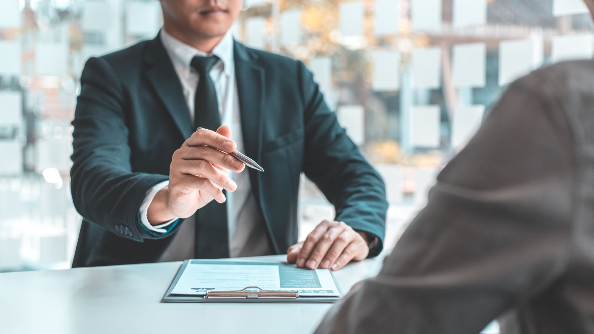 В рамках объявленного Высшим Судебным Советом внеочередного конкурса от 2 сентября 2025 года состоялось устное интервьюирование специалистов в отдельных отраслях права — земельного, корпоративного, налогового и финансового