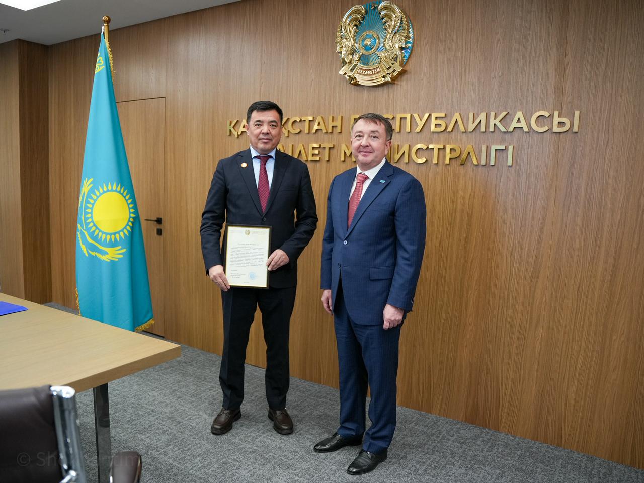 ҚР Әділет министрі Ерлан Сәрсембаев жаңадан сайланған Республикалық адвокаттар алқасының төрағасы Мәди Мырзағараевпен кездесті