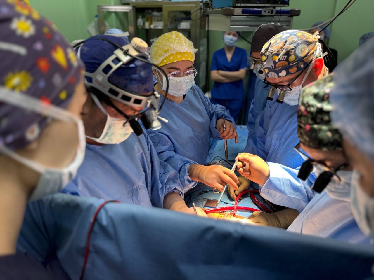 АЛМАТЫ ҚАЛАСЫНЫҢ КАРДИОЛОГИЯЛЫҚ ОРТАЛЫҒЫНДА АЛҒАШ РЕТ ЖҮРЕКТІ ТРАНСПЛАНТАТТАУ ЖҮРГІЗІЛДІ