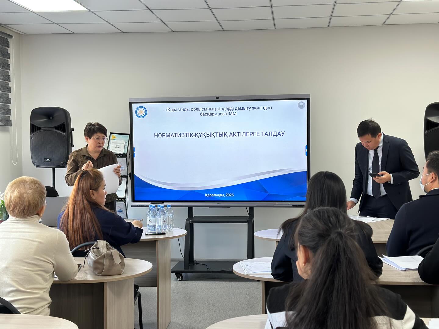 В целях разъяснения требований законодательства в сфере языковой политики сегодня в Управлении по развитию языков Карагандинской области прошёл семинар-тренинг.
