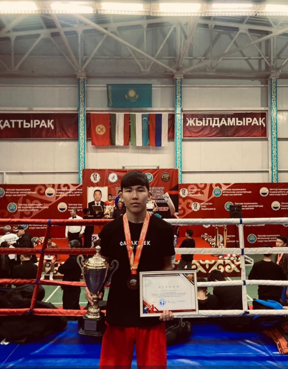 ІІІ дәрежелі медальмен марапатталды.