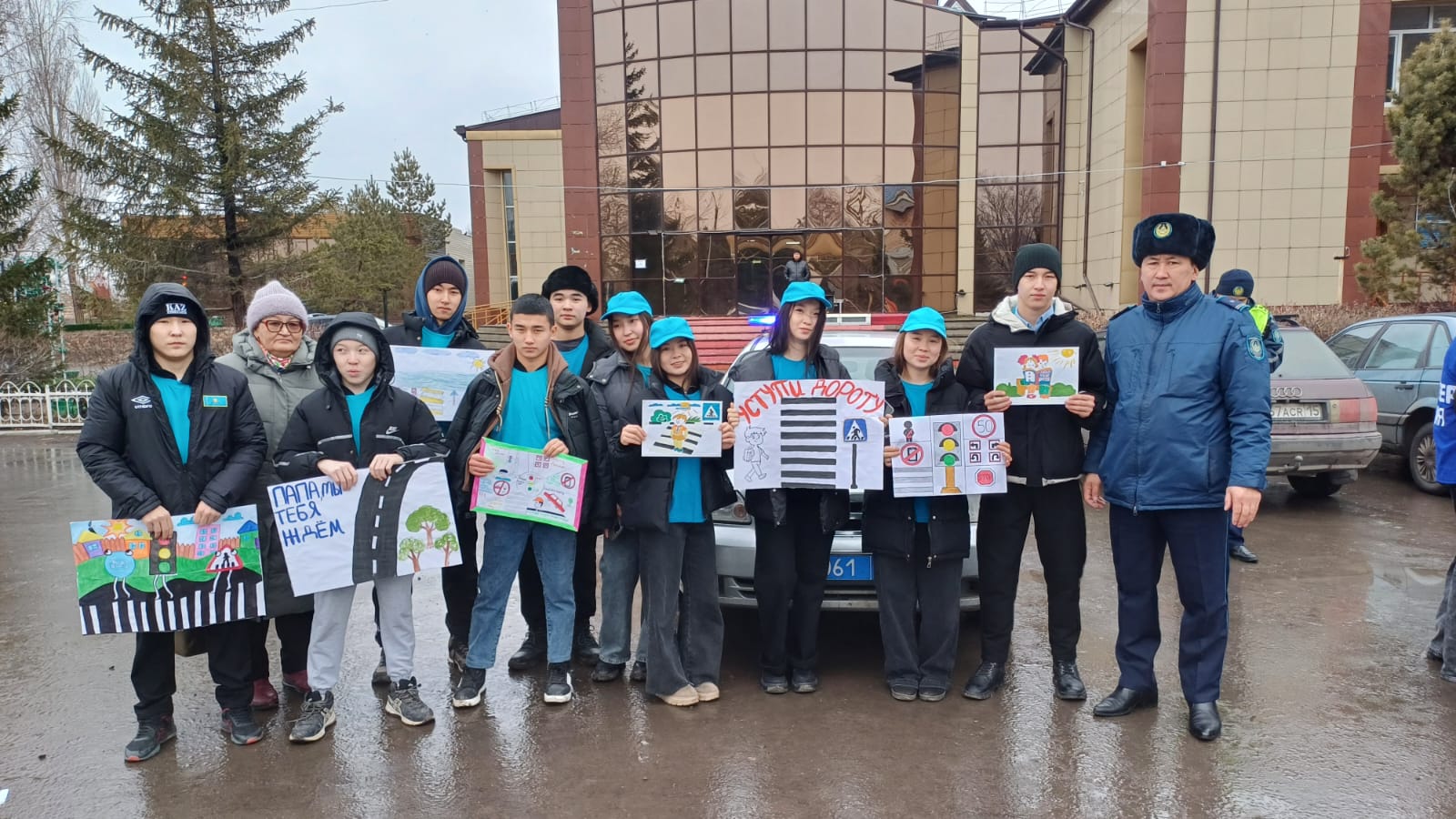 Члены отрядов ЮИДД и волонтёры школ приняли участие в республиканской акции «Образцовый водитель – 2025».