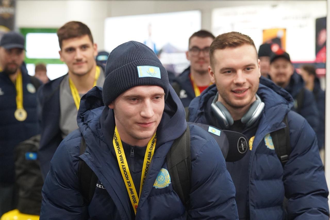 Хоккейден Азия чемпионы атанған спортшылар елге оралды