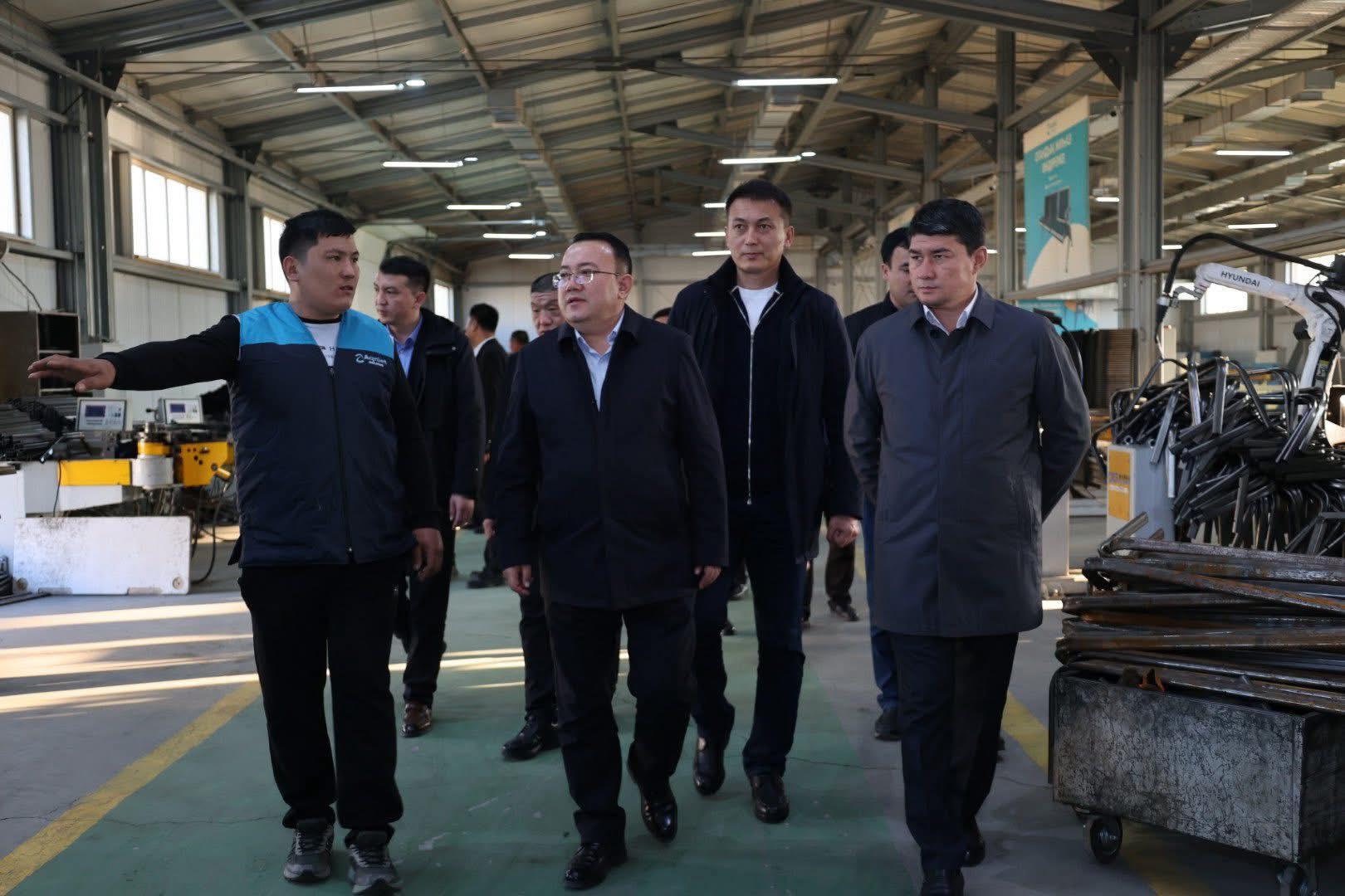 ТҮРКІСТАН: САУРАНДА ҚХР САУАН ҚАЛАСЫ ДЕЛЕГАЦИЯСЫМЕН РЕСМИ КЕЗДЕСУ ӨТІП, ӨНДІРІСТІК АЛАҢДАР ТАНЫСТЫРЫЛДЫ