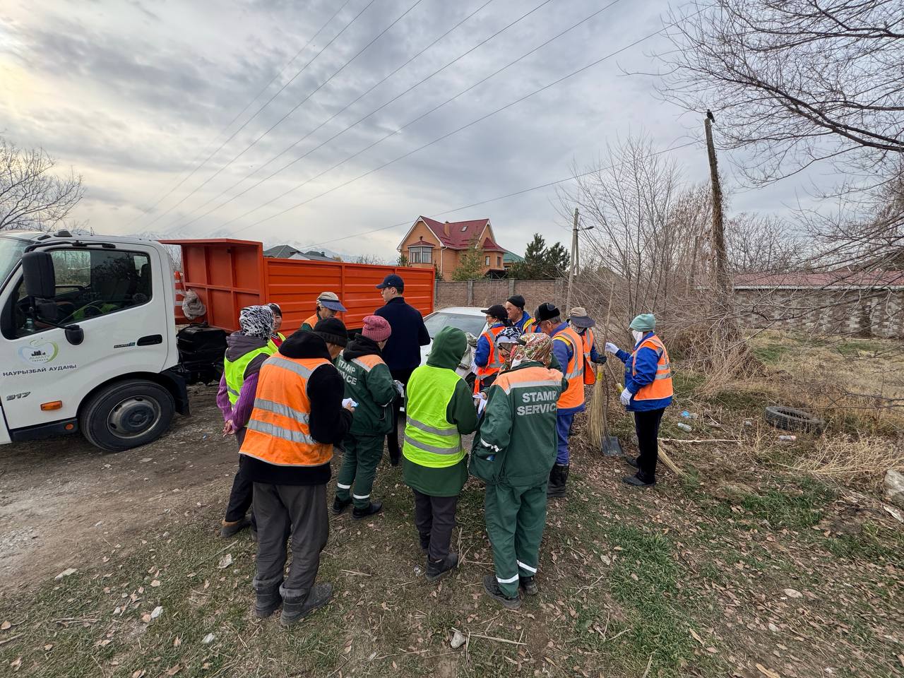 Проведен масштабный субботник на улице Буланды