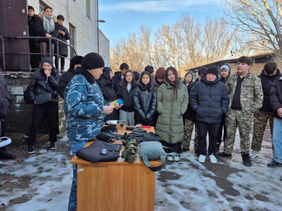 «Закон и порядок»: столичным студентам показали работу кинологической службы полиции Астаны