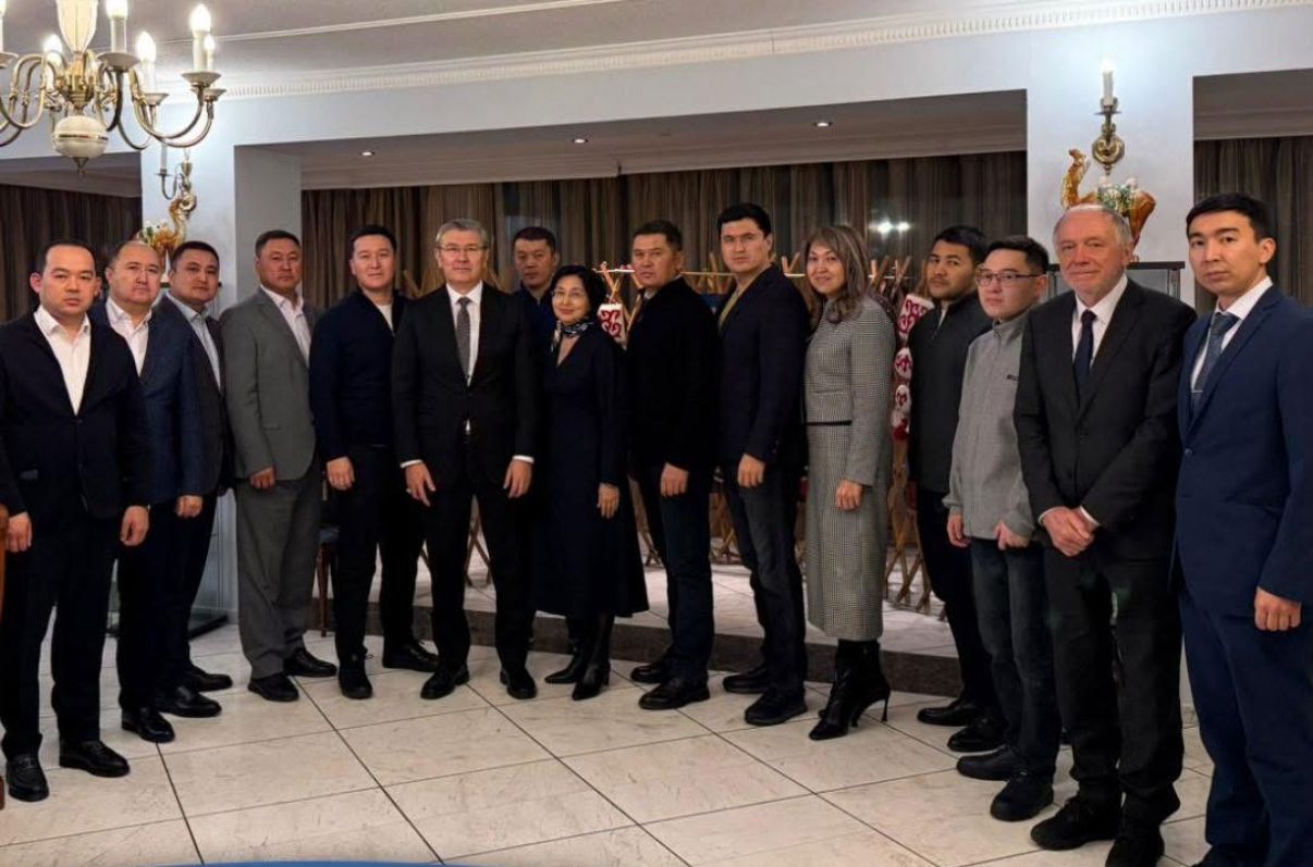 Екі дипломды магистрлік бағдарлама аясында Мажарстанда «Water Governance» бағыты бойынша білім алып жатқан қазақстандық мамандармен Елшіліктегі кездесу