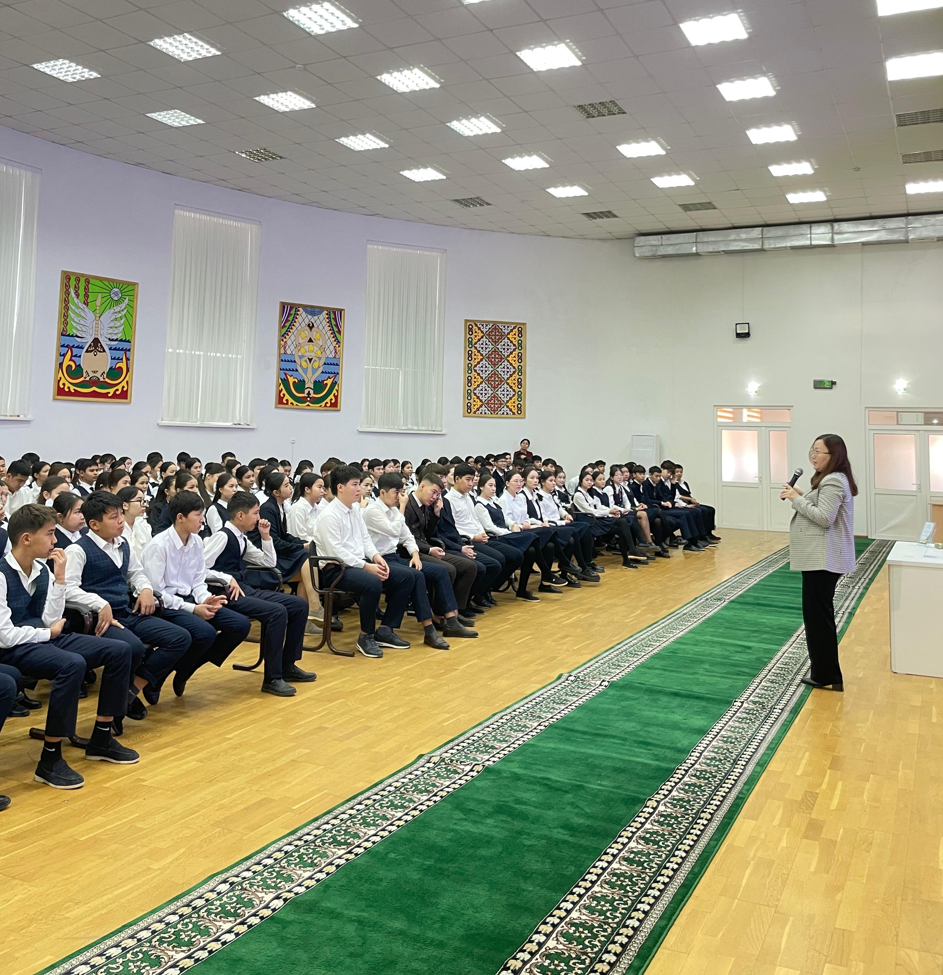 Представителем Омбудсмена по Актюбинской области проведён единый правовой урок для школ и колледжей региона