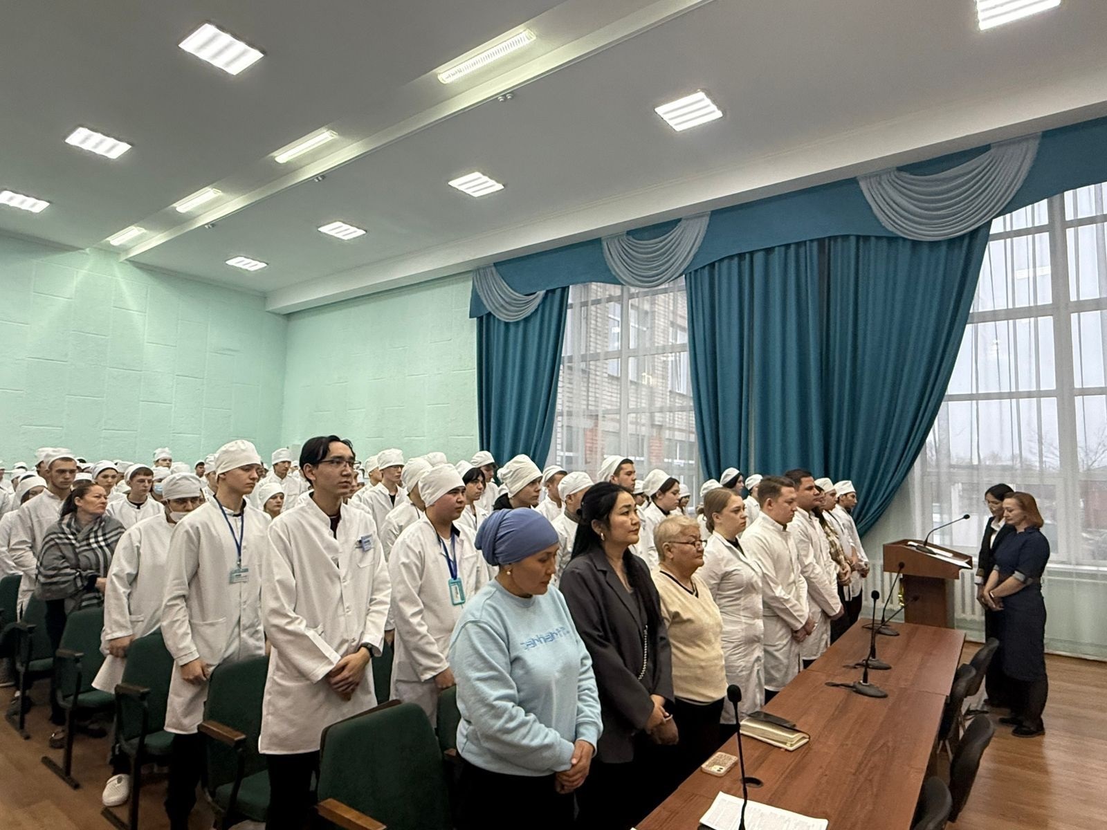 Медики СКО почтили минутой молчания память фельдшера Улданы Мырзуан, погибшей при исполнении служебного долга