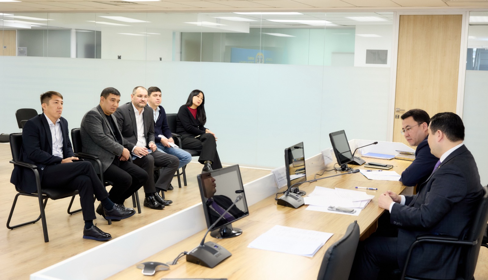 Азат Сұлтанов Алматы қаласы тұрғындарымен кездесті