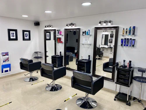 В Актау ребёнку обожгли волосы в результате действий парикмахера – родители обратились в департамент