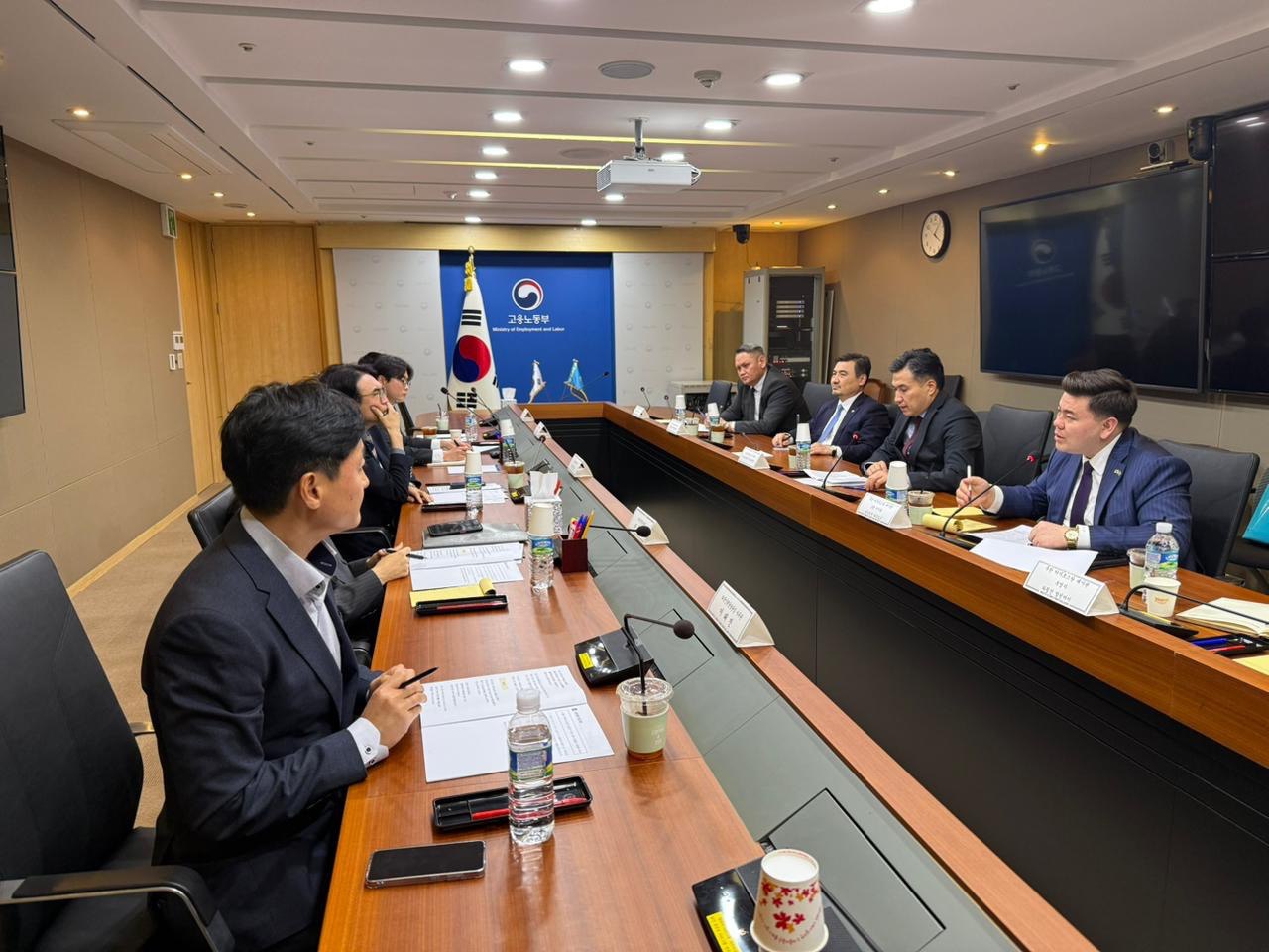 А. Ертаев Корея Республикасындағы әріптестерімен еңбек көші-қоны мәселелерін талқылады