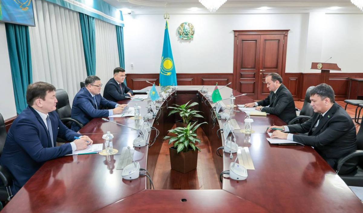 Қазақстан ІІМ басшысы Түрікменстанның мемлекеттік көші-қон қызметінің төрағасымен кездесті