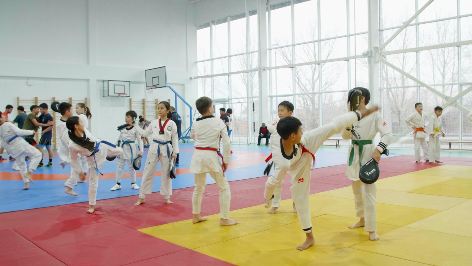 В столичном районе «Алматы» открылся новый физкультурно-оздоровительный комплекс