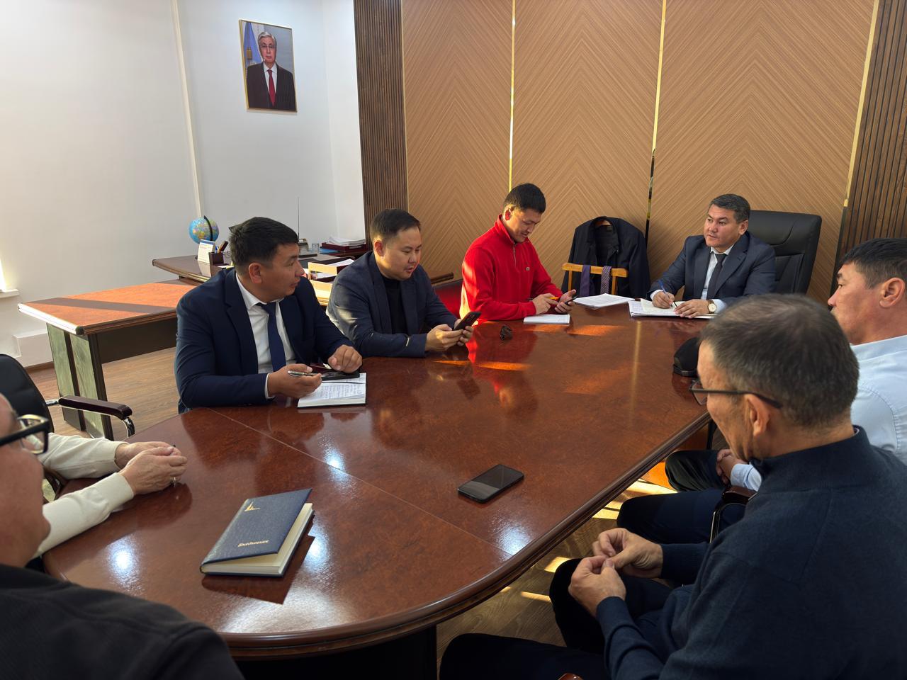 Баянды ауылынан Емір жеріне дейінгі автомобиль жолын күтіп ұстау мәселесі бойынша жиын өтті