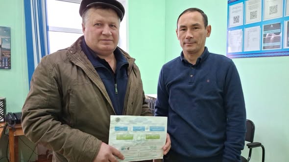 21 ноября в Сырымбетском сельском округе специалист аппарата акима провел работу с населением по разъяснению и раздаче брошюр по получению государственных услуг в электронном виде