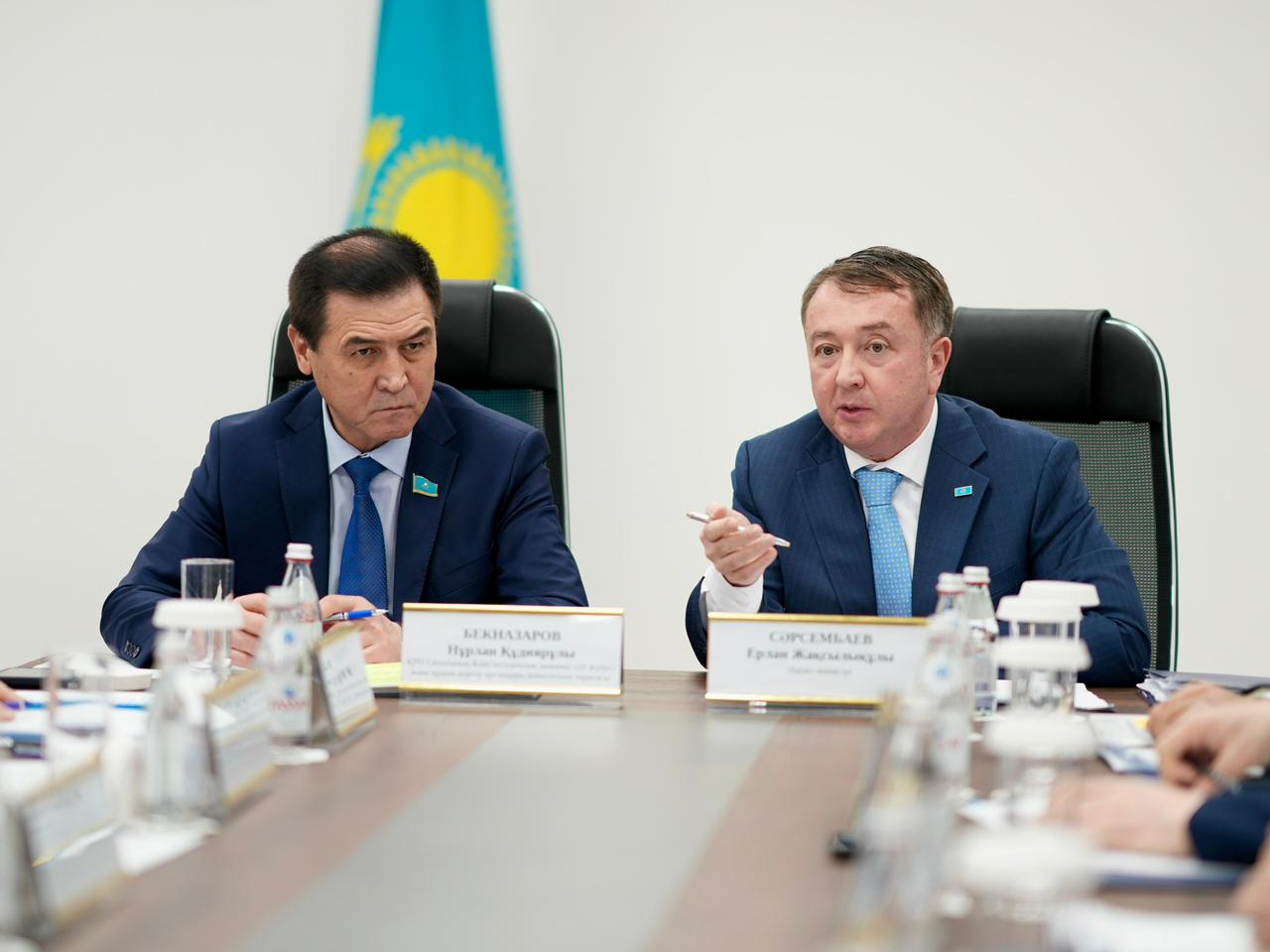 В Центре судебных экспертиз состоялась встреча Министра юстиции Ерлана Сарсембаева с депутатами Сената Парламента РК по вопросу развития судебно-экспертной деятельности и повышения качества экспертных услуг