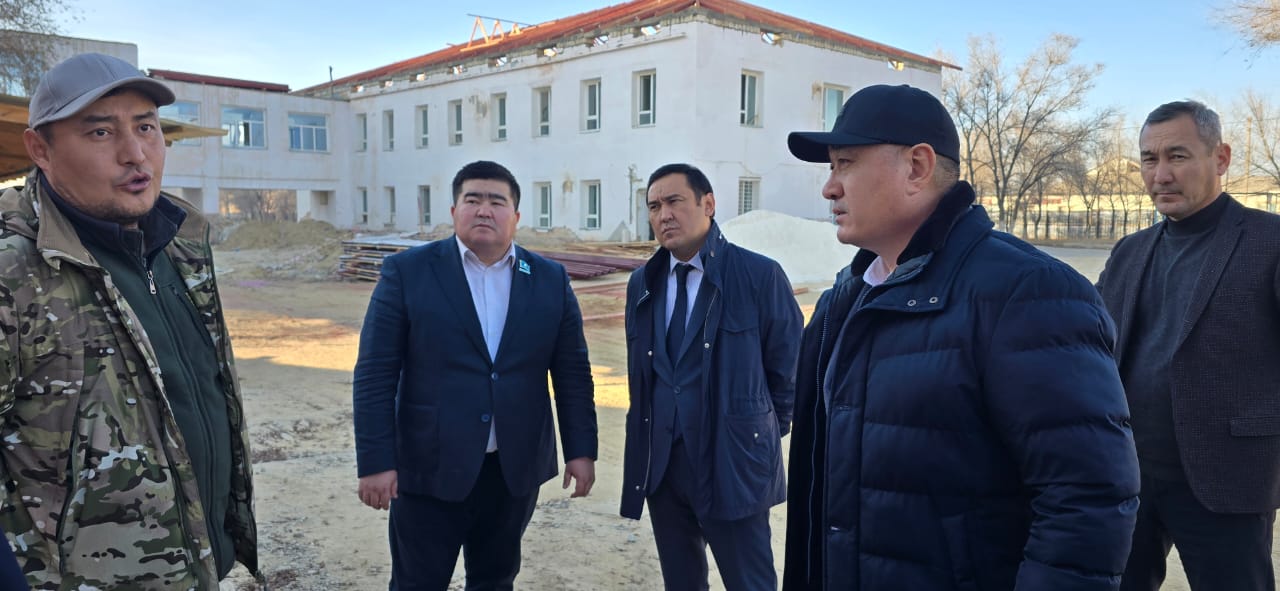 Аким района ознакомился с ходом капитального ремонта в больнице