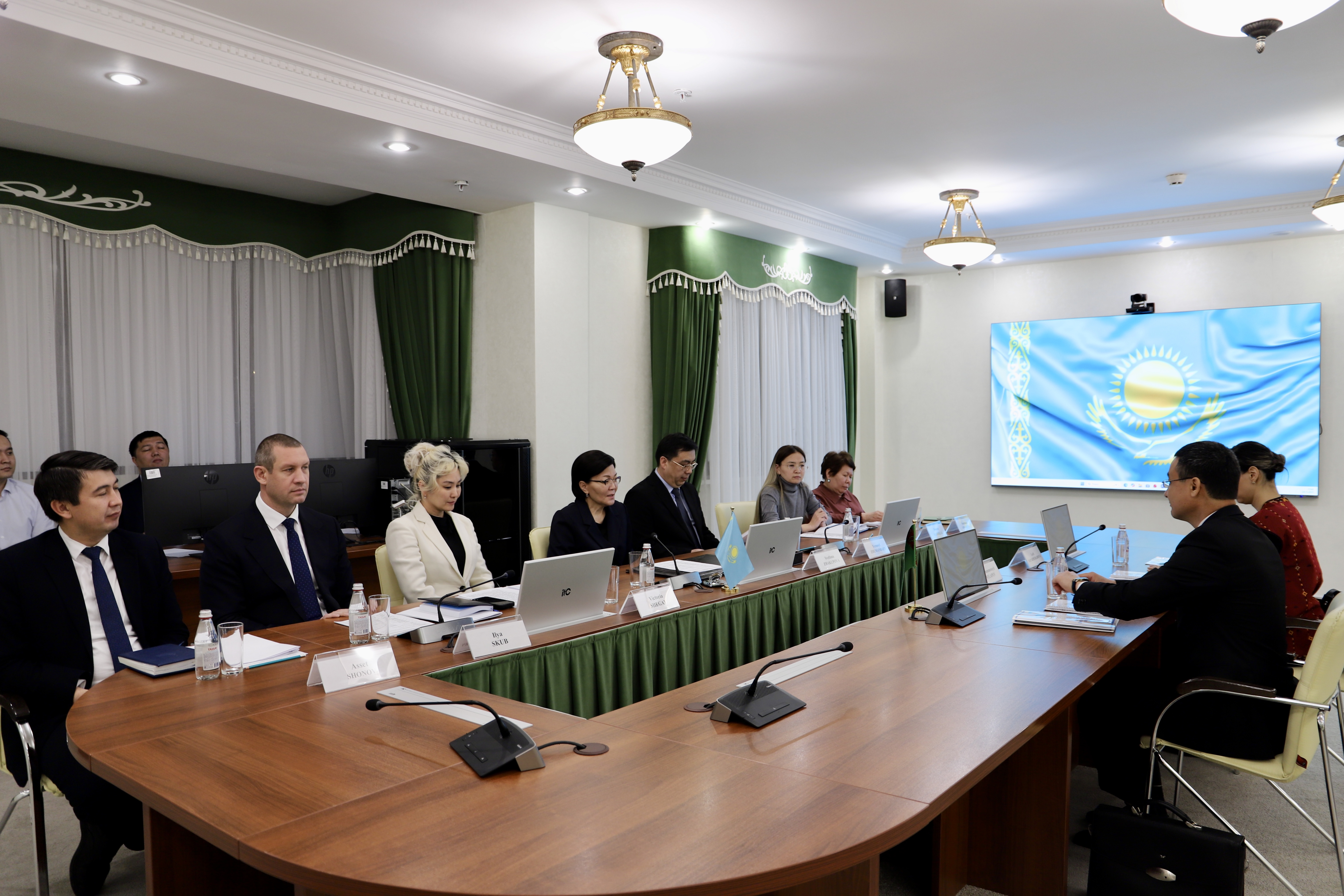 С. Жакупова обсудила развитие сотрудничества и цифровизацию в социально-трудовой сфере с главой Минтруда Туркменистана М. Сылаповым