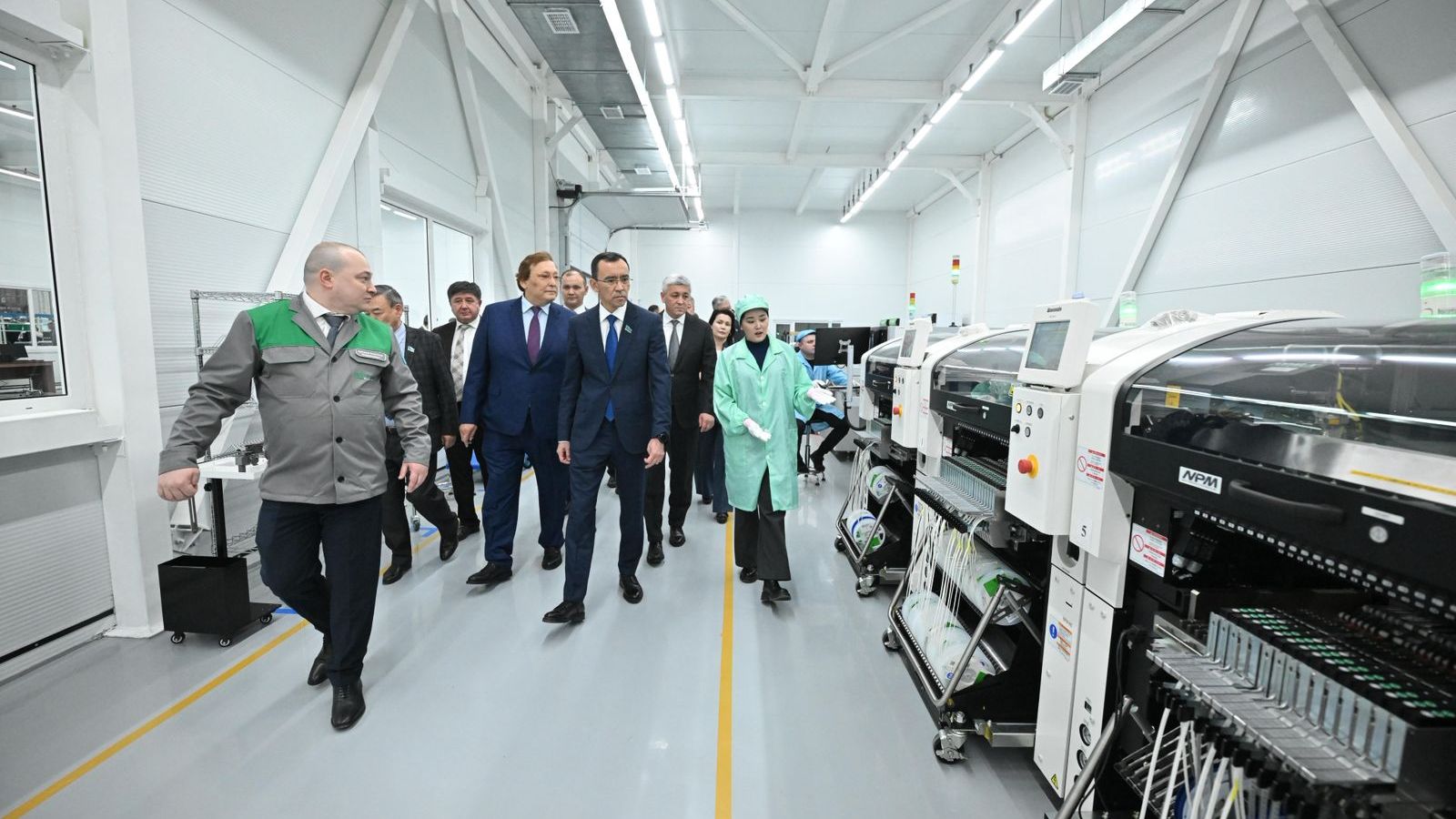 СЕНАТ ТӨРАҒАСЫ ҚАРАҒАНДЫ ОБЛЫСЫНДА КӘСІПОРЫНДАР ҚЫЗМЕТКЕРЛЕРІМЕН КЕЗДЕСТІ ЖӘНЕ ЖАСТАРҒА ДӘРІС ОҚЫДЫ