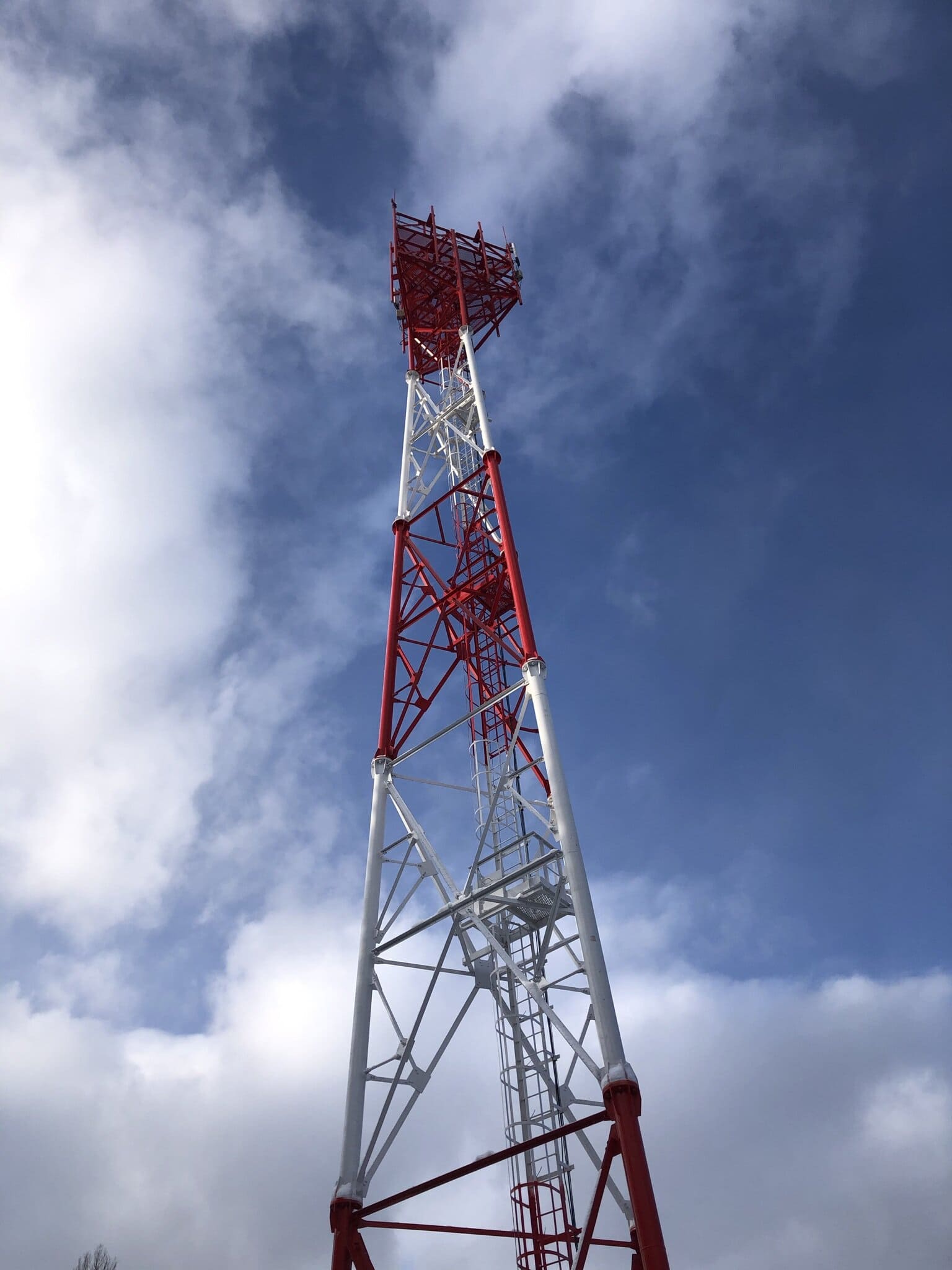 Завершены работы по установке антенно-мачтовых опор в сельских населённых пунктах