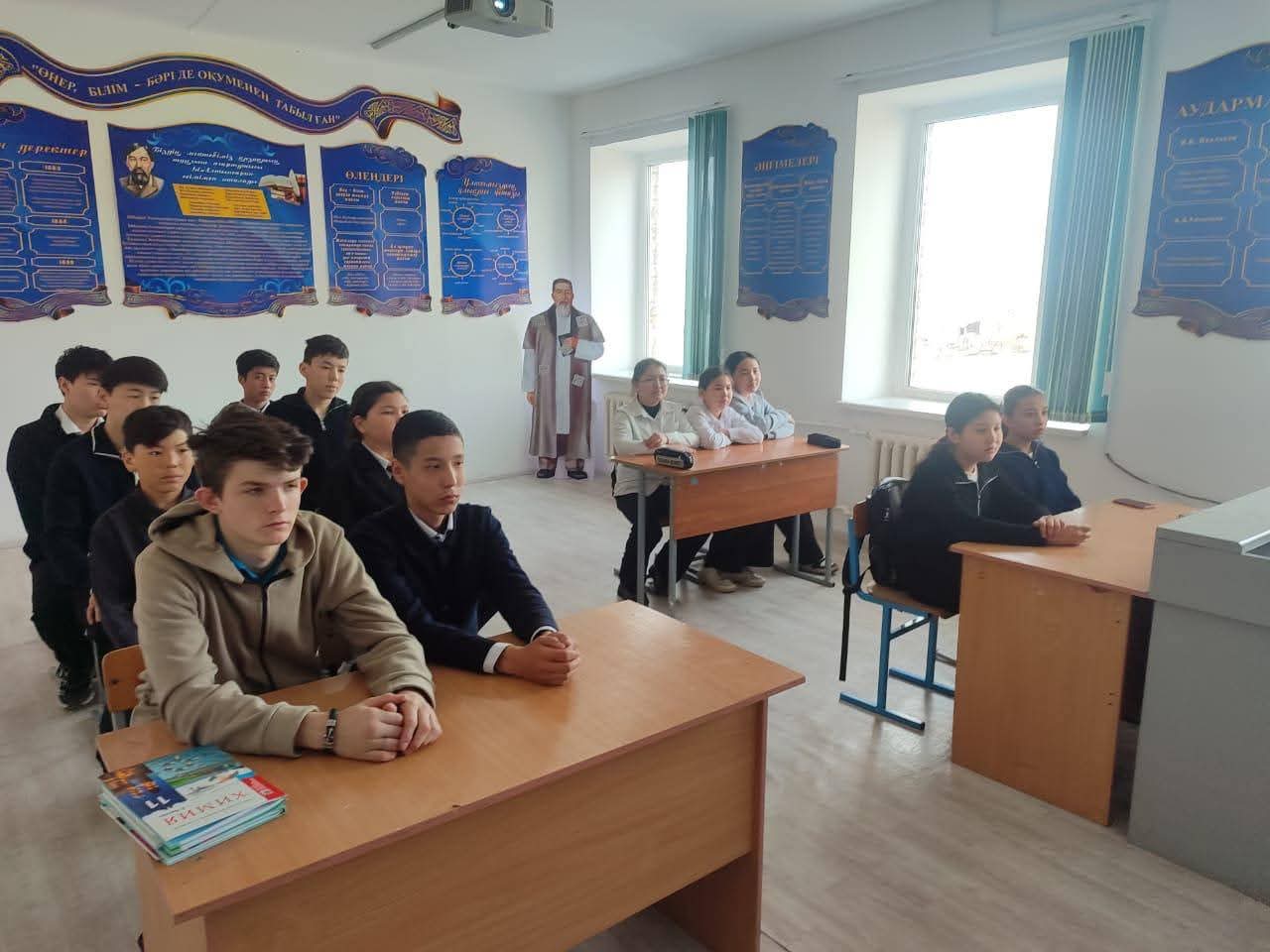2025 ж. 20 қарашада ауылдық округ әкімі Ы.Алтынсарин атындағы ЖББМ оқушыларымен бірге «Сыбайлас жемқорлық» тақырыбына ақпараттық түсіндіру  жұмыс  өткізді.
