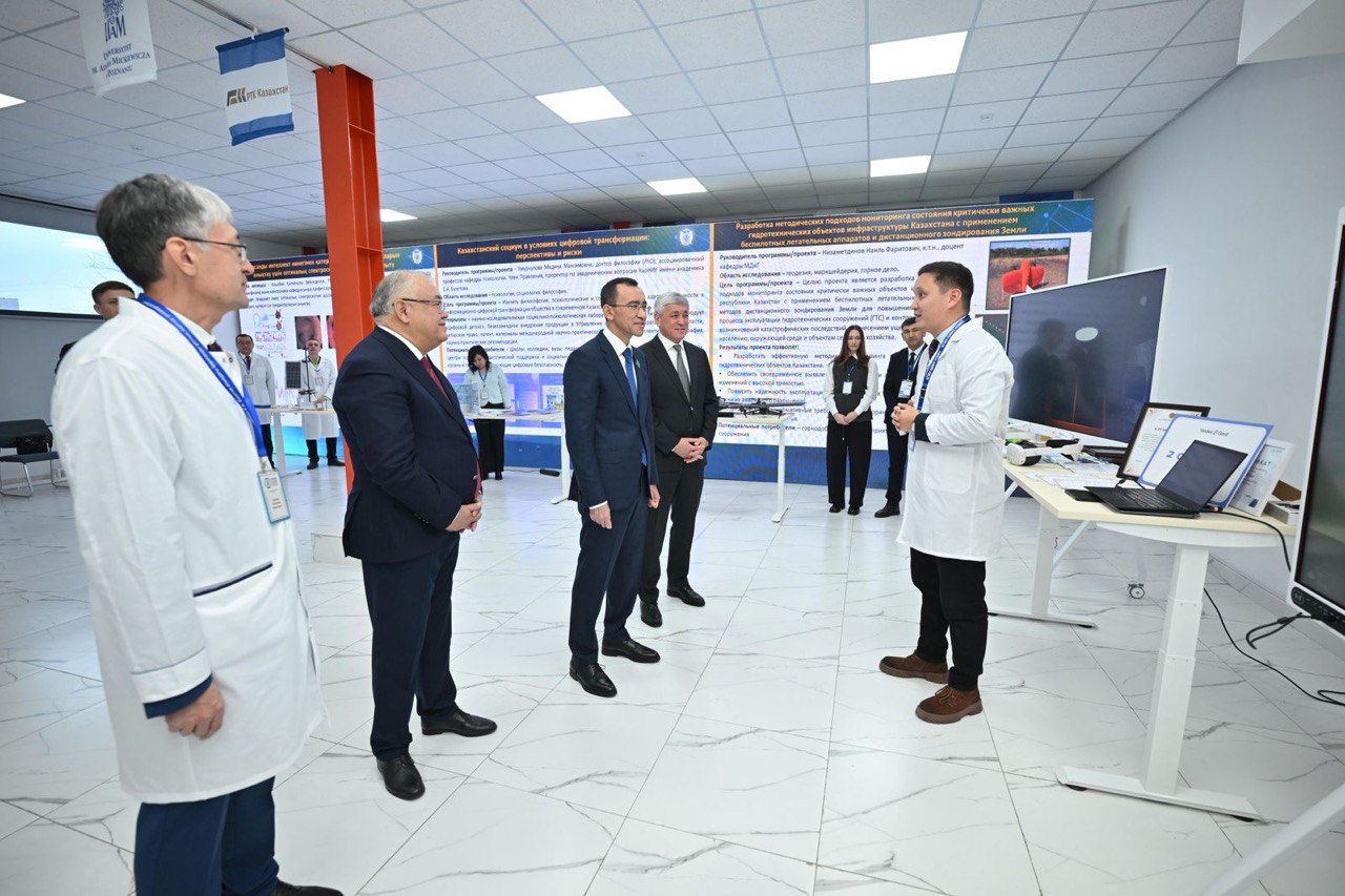 СЕНАТ ТӨРАҒАСЫ BUKETOV UNIVERSITY ҒЫЛЫМИ ӘЛЕУЕТІМЕН ТАНЫСТЫ