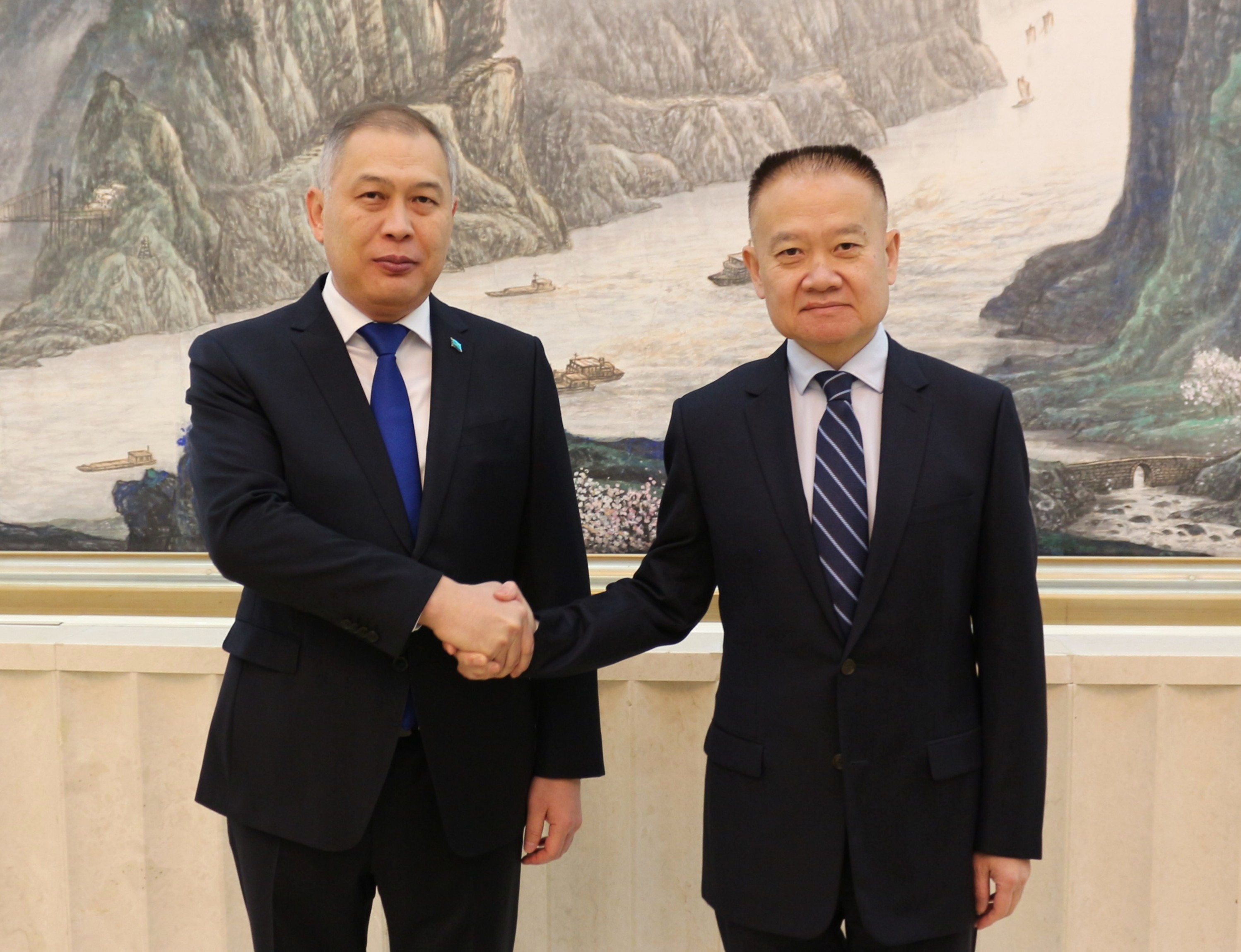 Вопросы межпартийных связей обсуждены в Пекине