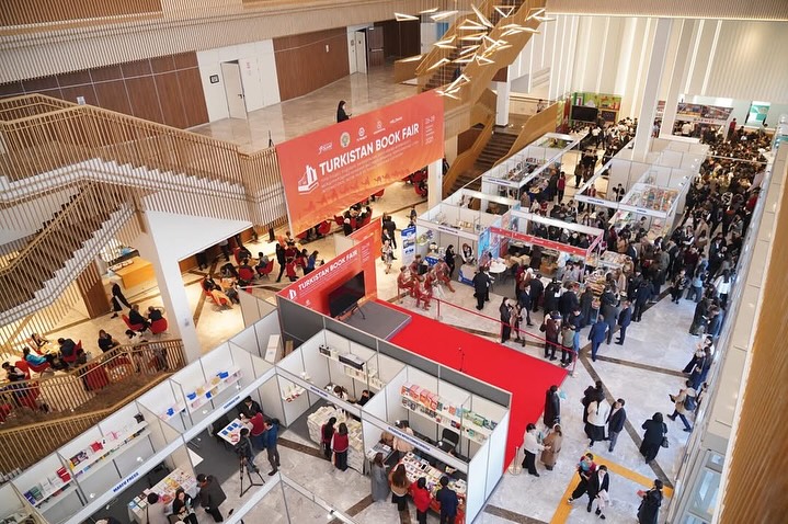 ТҮРКІСТАНДА ТҮРКІ ТІЛДЕС ЕЛДЕРДІҢ   «TURKESTAN BOOK FAIR» ХАЛЫҚАРАЛЫҚ КІТАП КӨРМЕ-ЖӘРМЕҢКЕСІ ӨТУДЕ