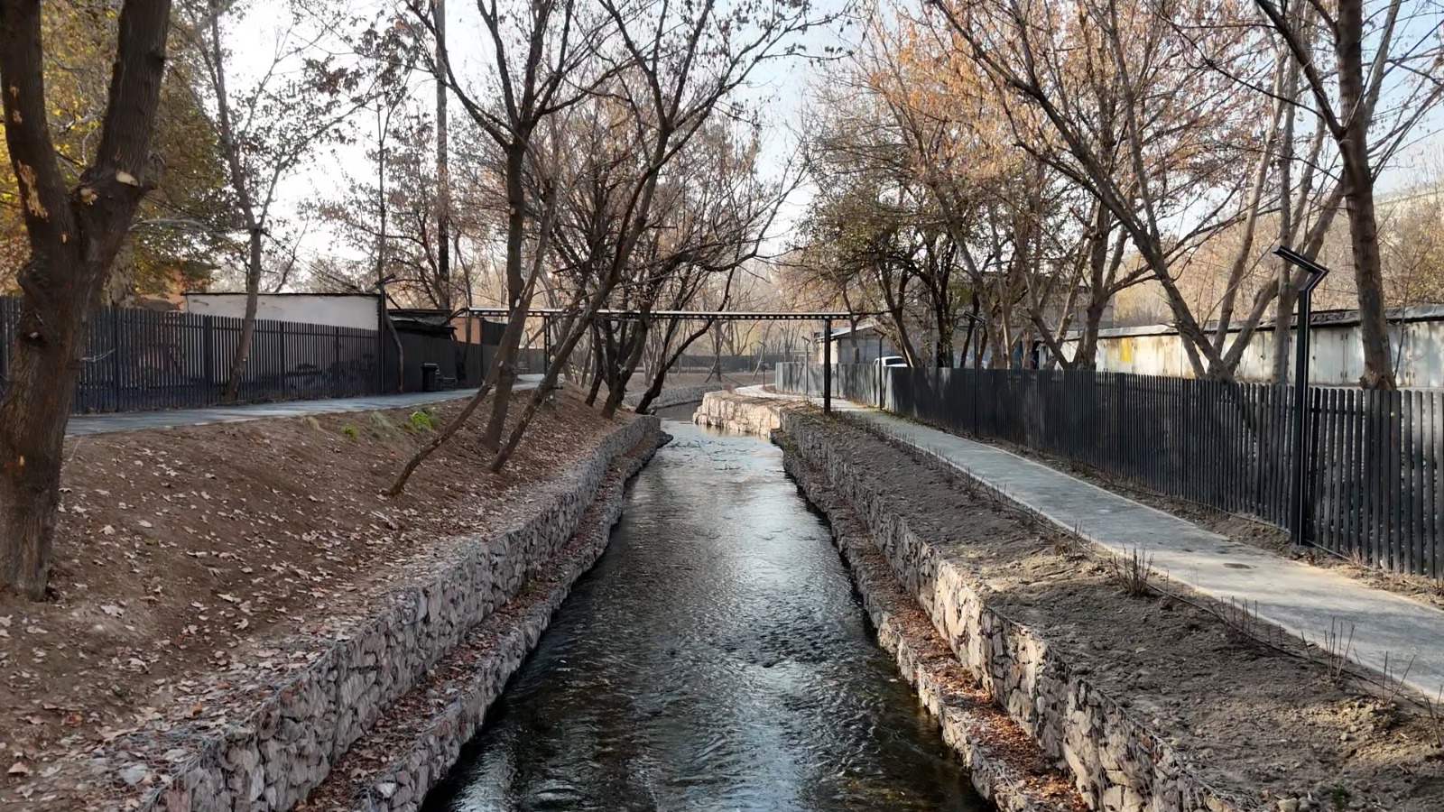 ШЫМКЕНТТЕ ҚОШҚАР АТА ӨЗЕНІН АБАТТАНДЫРУ ЖОБАСЫ ЖАҢА ҚАРҚЫНМЕН ЖҮЗЕГЕ АСУДА