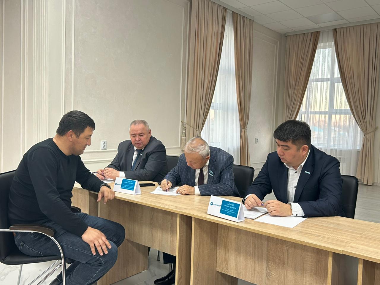 Провёл Республиканский мобильный общественный приём для жителей посёлка Теренозек