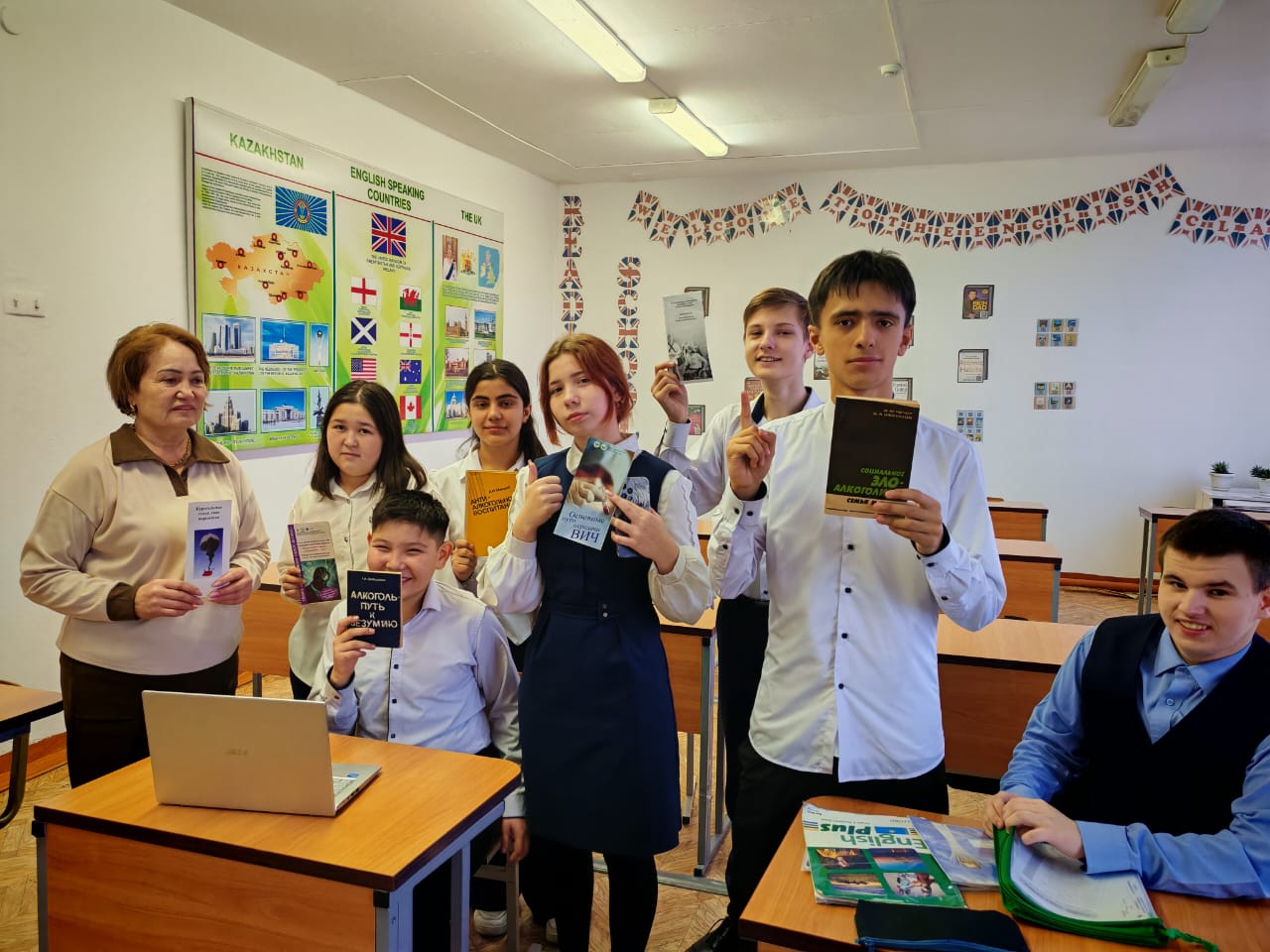 Преснов ауылдық кітапханасында «Үнсіз соғыс» атты  диалог өтті.   Оның мақсаты салауатты өмір салтын насихаттау, қалыптастыру және дамыту, сондай-ақ алдын алу болды егде жастағы жасөспірімдердің арасында темекі шегу, алкогольдік ішімдіктер мен психоактивті заттар бар.