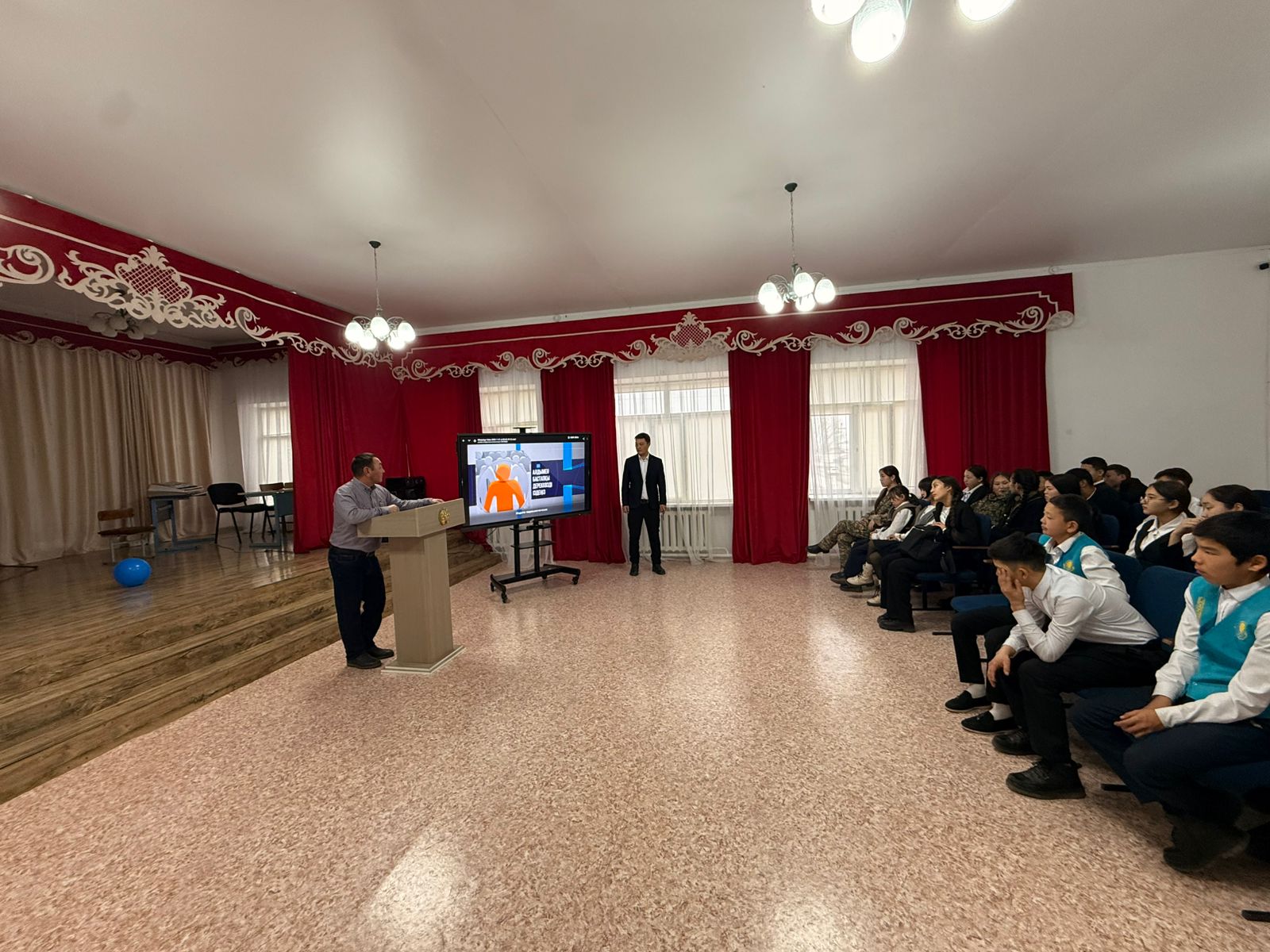 Радикалды идеологияға қарсы иммунитетті қалыптастыру мақсатында мектеп окушыларымен кездесу өтті