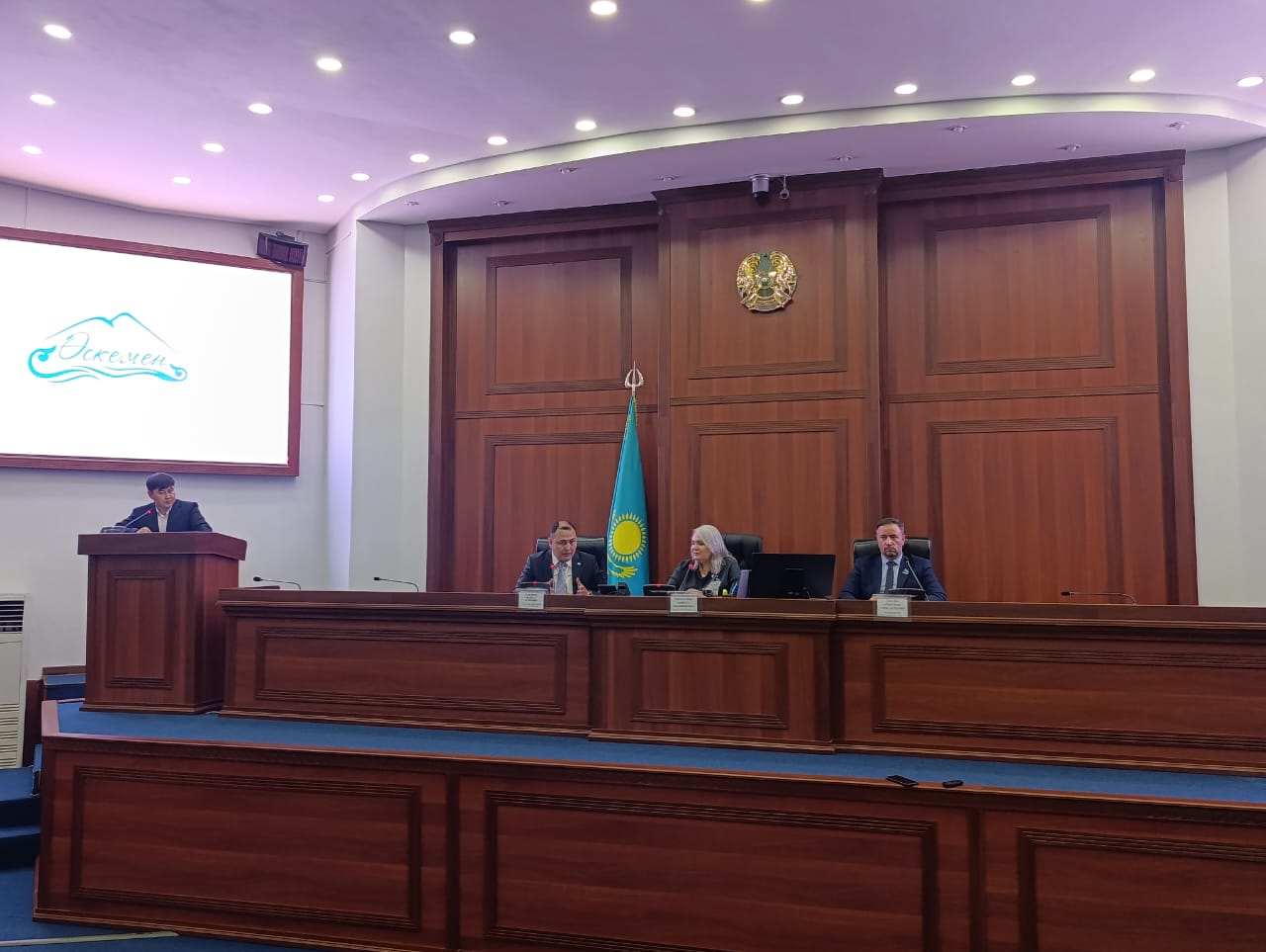 Өскемен қалалық мәслихатында кезектен тыс 39-сессия өтті