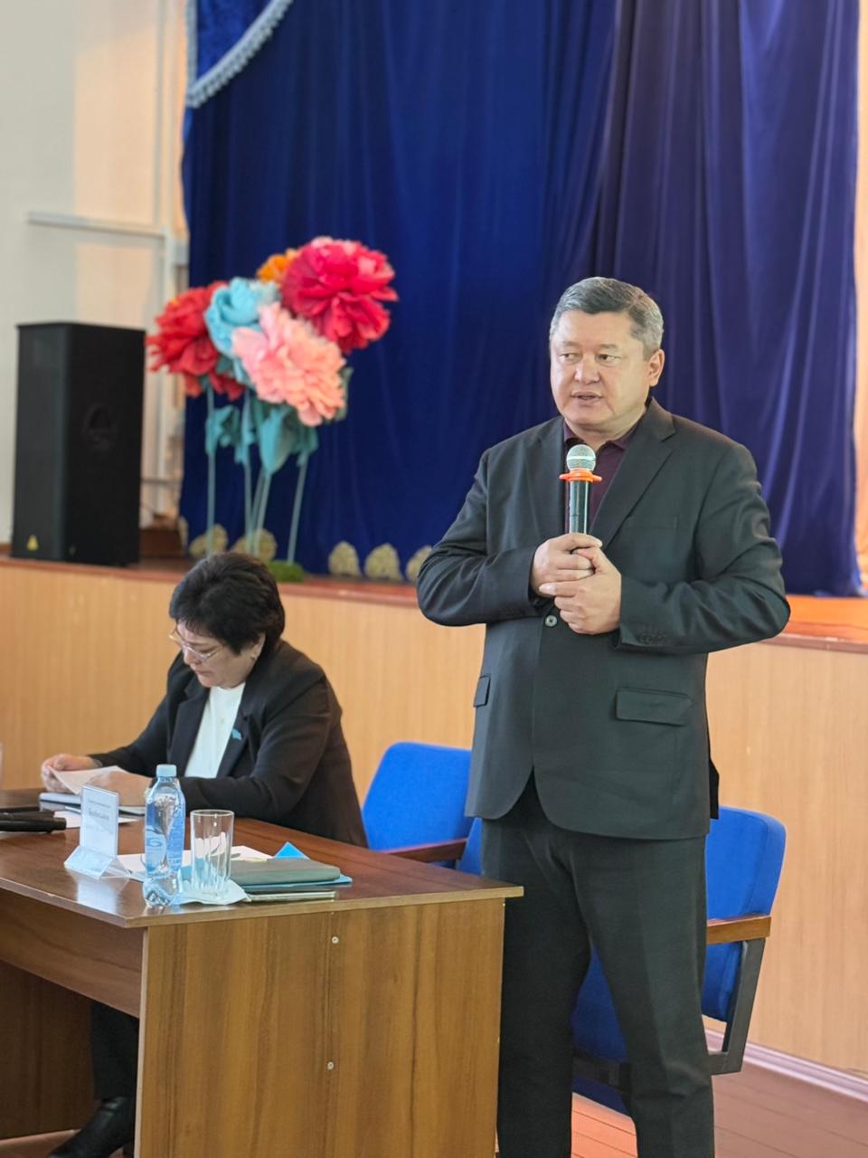 Провёл встречи с жителями Каменского и Толеген Тохтаровского сельских округов.