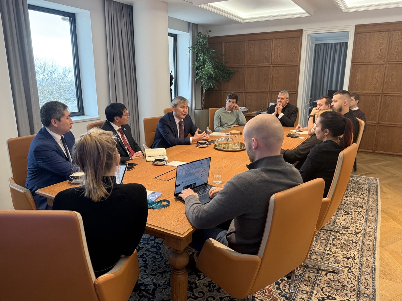 Дунай институтының сарапшыларымен дөңгелек үстел өткізілді