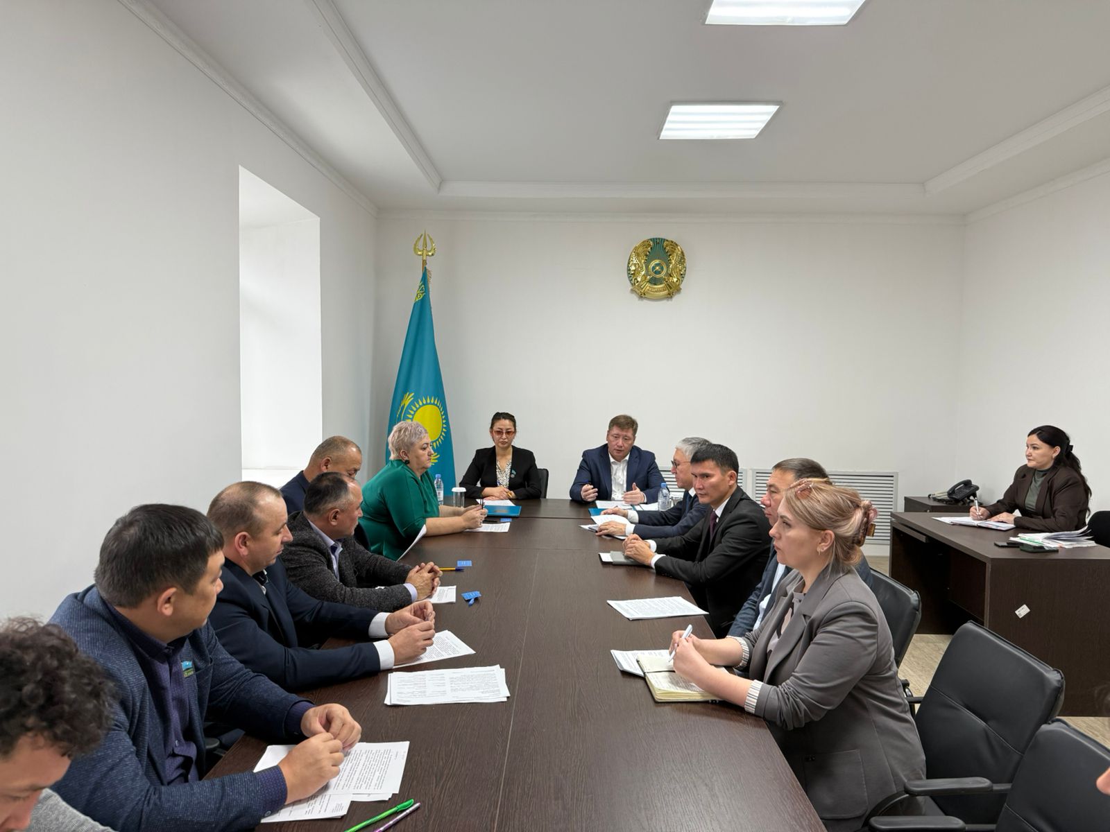 Есіл аудандық мәслихатында депутаттардың аудан әкімімен кездесуі өтті