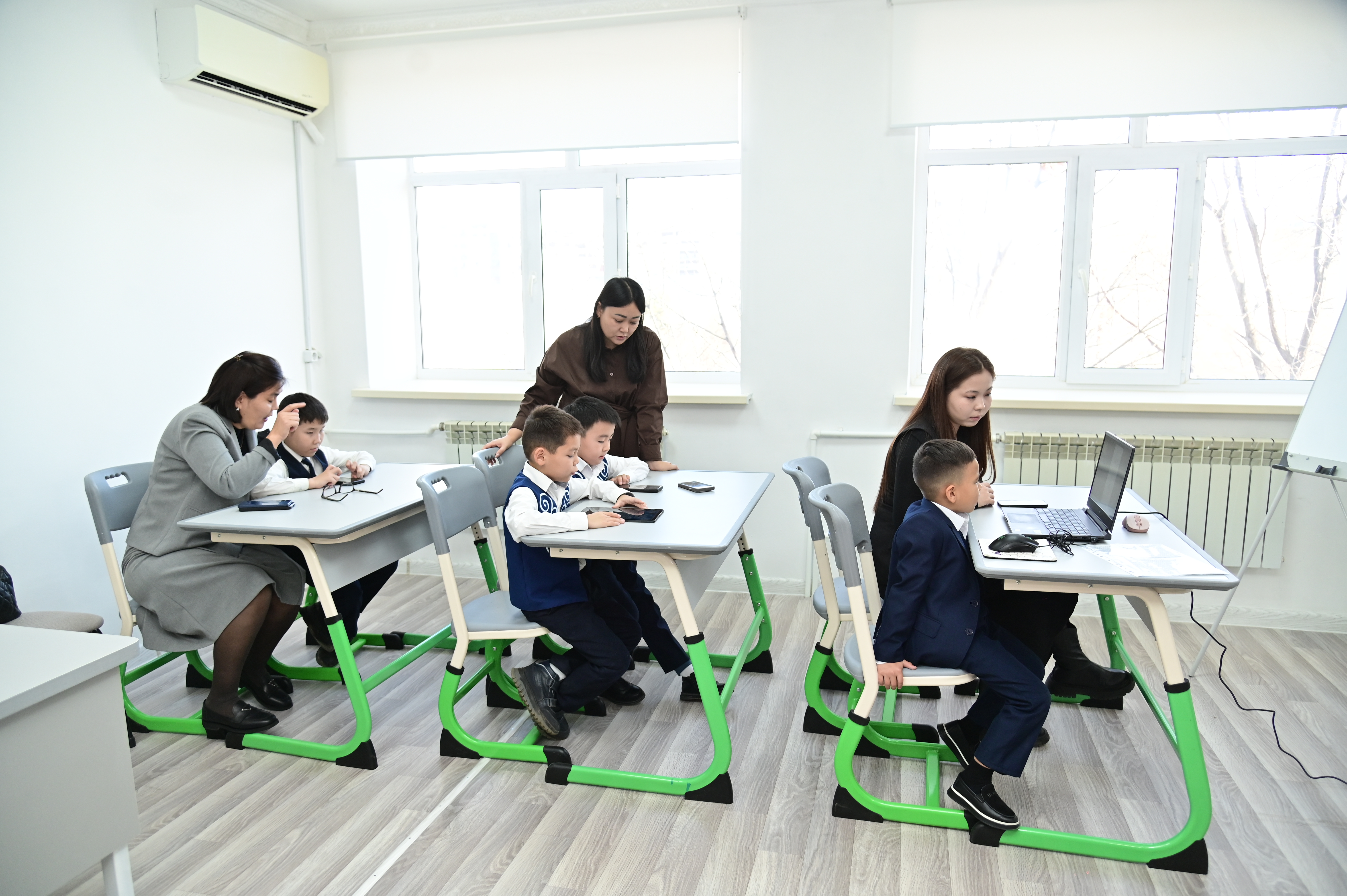 БІЛІМ БЕРУ ҚАЖЕТТІЛІКТЕРІ БАР БАЛАЛАРҒА АРНАЛҒАН АЛҒАШҚЫ ҚАЗАҚТІЛДІ ҚОСЫМШАЛАРДЫ ТАНЫСТЫРДЫ