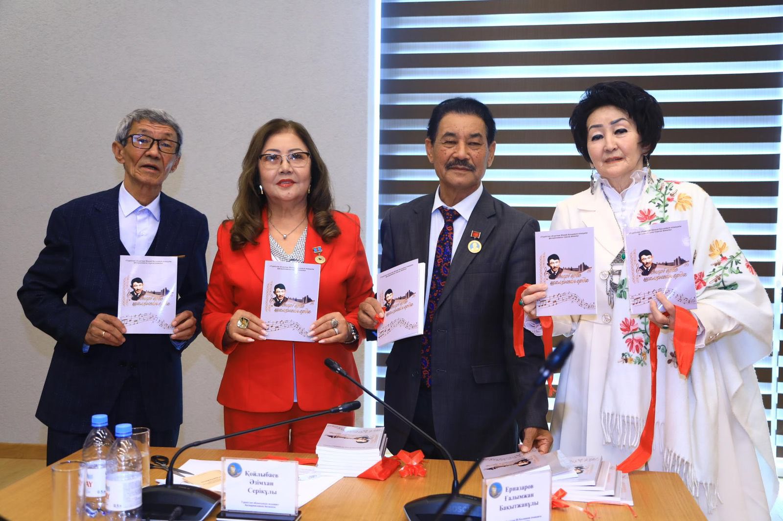 ШӘМШІ ҚАЛДАЯҚОВТЫҢ 95 ЖЫЛДЫҒЫ АЯСЫНДА «ӨНЕРІ ӨРГЕ ШАЛҚЫҒАН ОРДА» КІТАБЫНЫҢ ТҰСАУКЕСЕРІ ӨТТІ