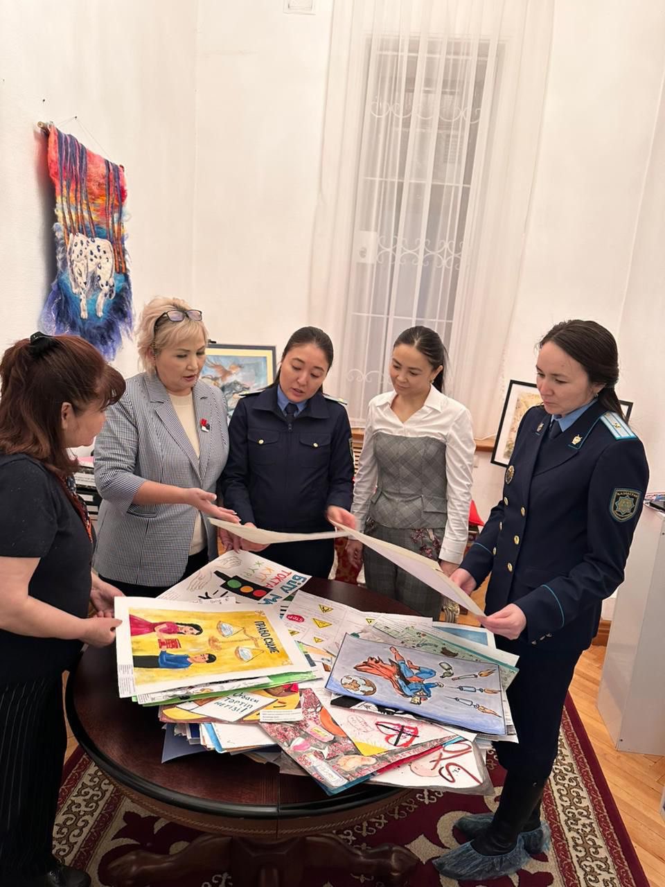 «Заң және тәртіп баланың көзімен»: елордада оқушылар арасындағы сурет байқауының жеңімпаздары анықталды