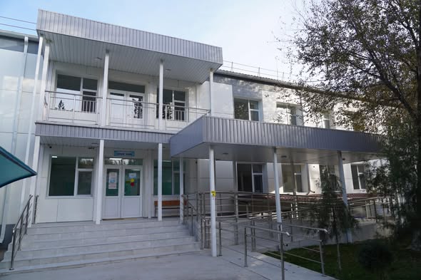 ТҮРКІСТАН: САЙРАМ АУДАНДЫҚ ОРТАЛЫҚ АУРУХАНАСЫНА АРНАЙЫ ҚОР ЕСЕБІНЕН КҮРДЕЛІ ЖӨНДЕУ ЖҰМЫСТАРЫ ЖҮРГІЗІЛУДЕ