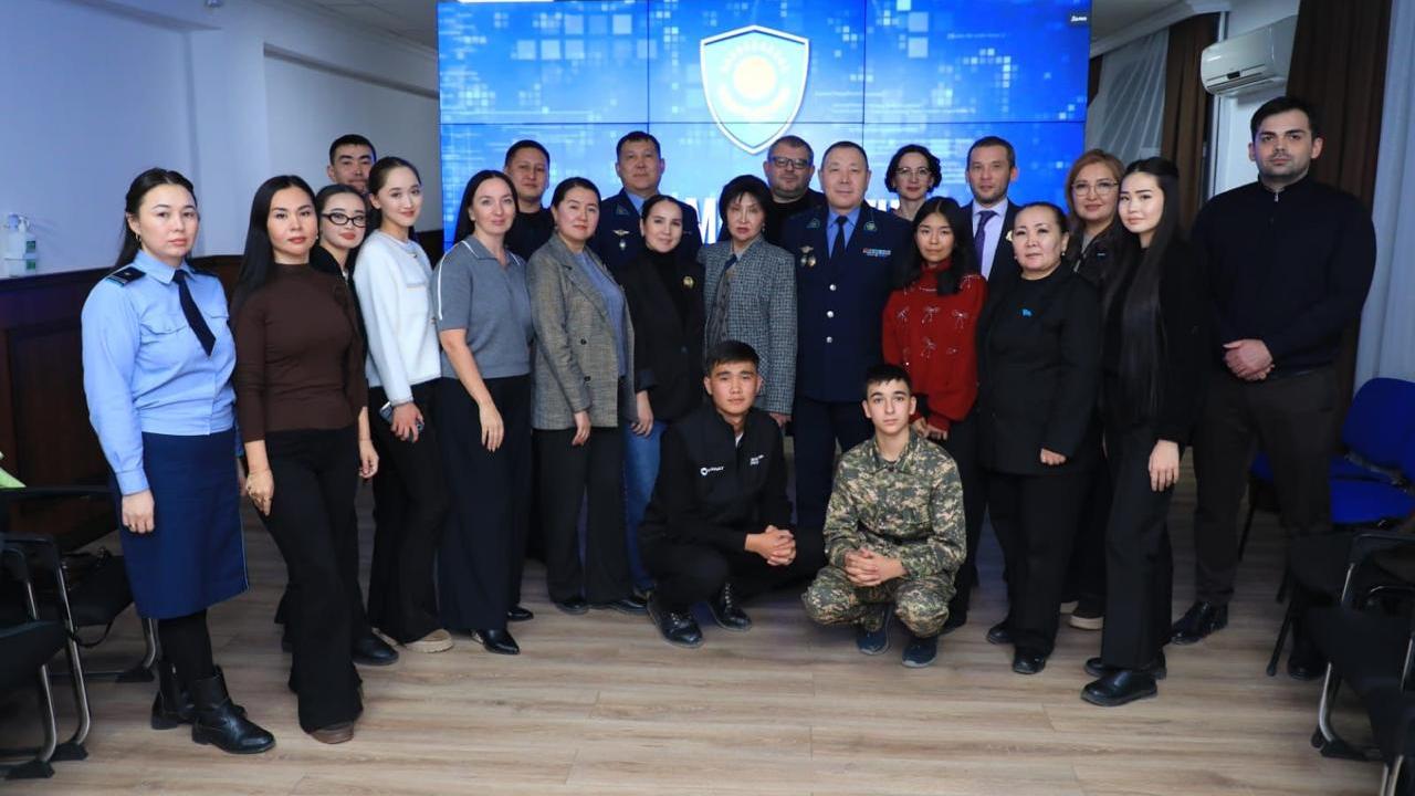 «Құқықтық тәртіп әліппесі»: қарағандылықтар полиция қызметінің қыр-сырымен танысты