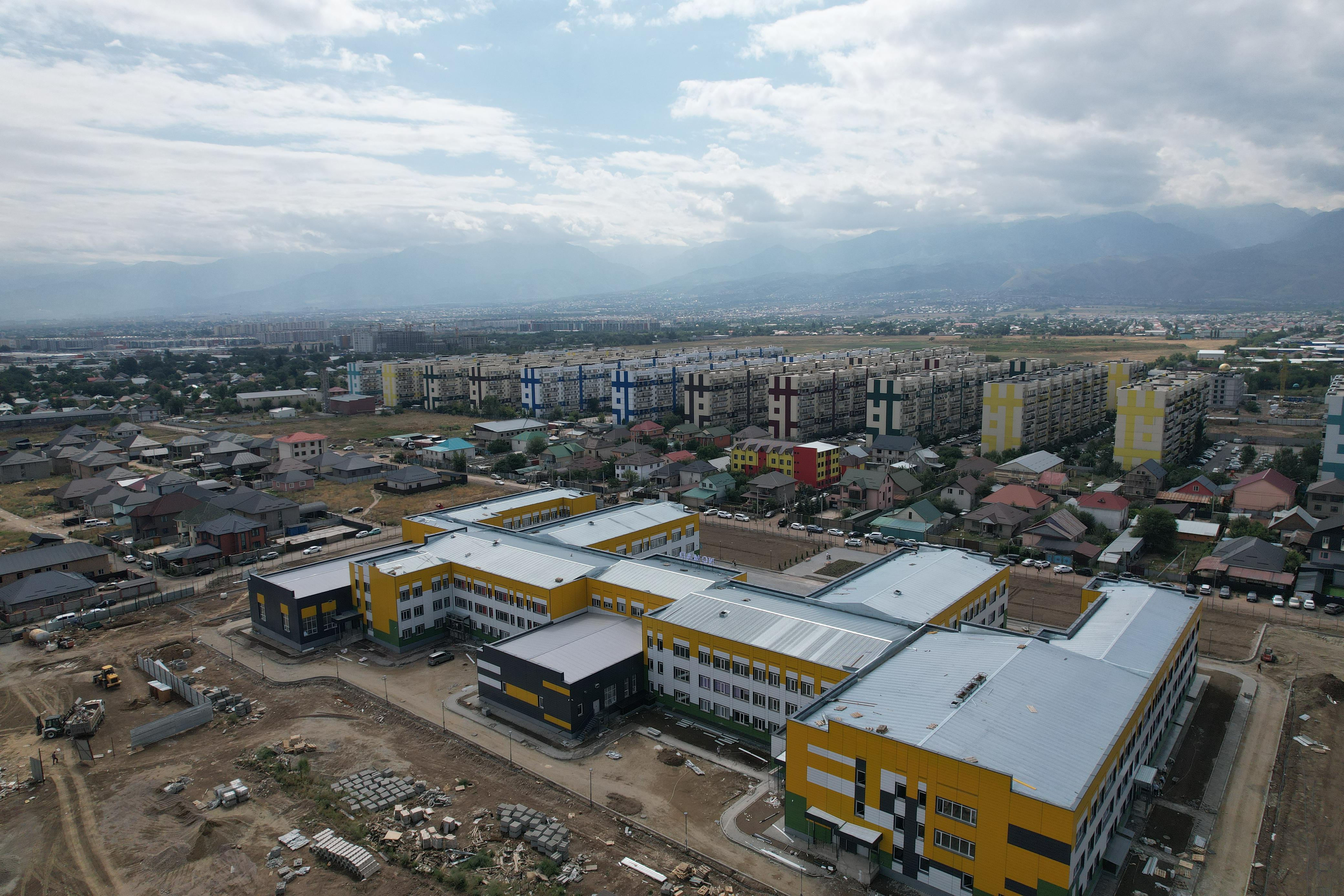 Количество трёхсменных школ в Алматинской области сократилось вдвое