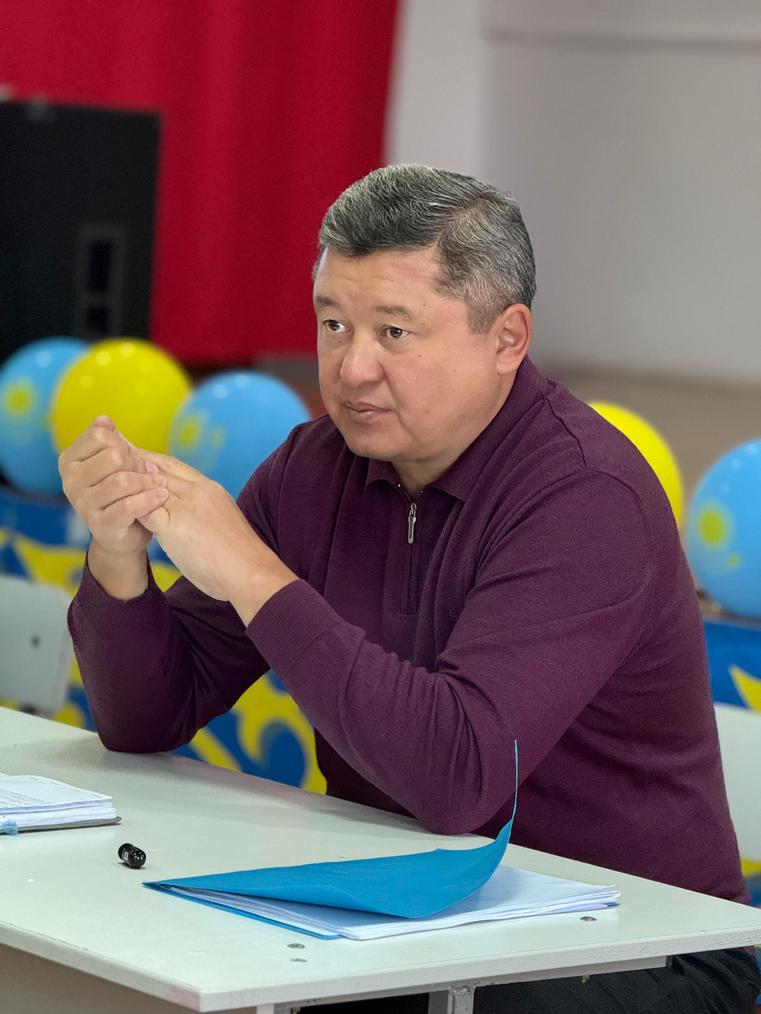 В рамках планового графика встреч с населением посетил населённые пункты Саратовка, Ново-Одесское и Отрадное Саратовского сельского округа.