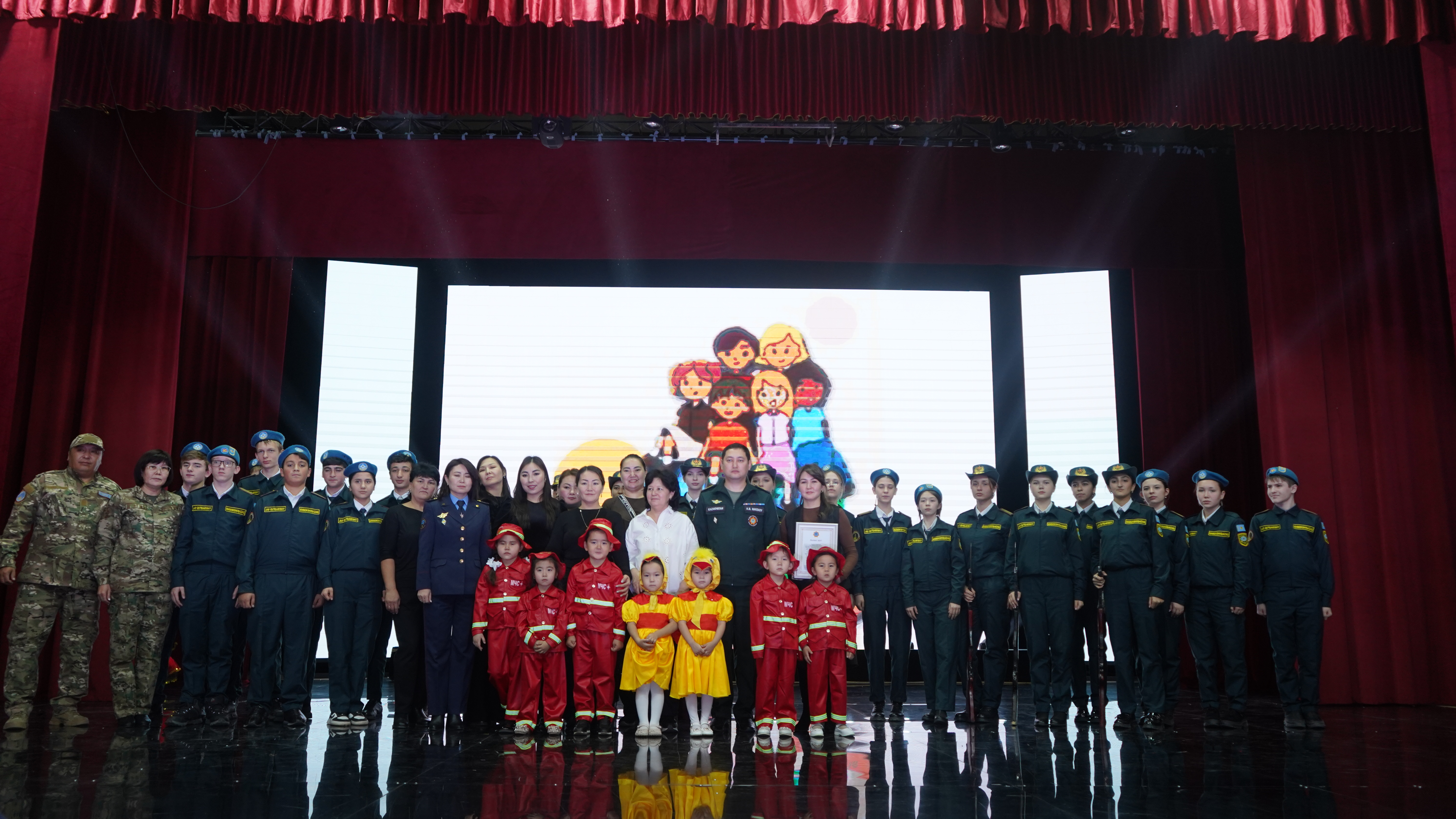 Қауіпсіздік сабағы — театр сахнасында