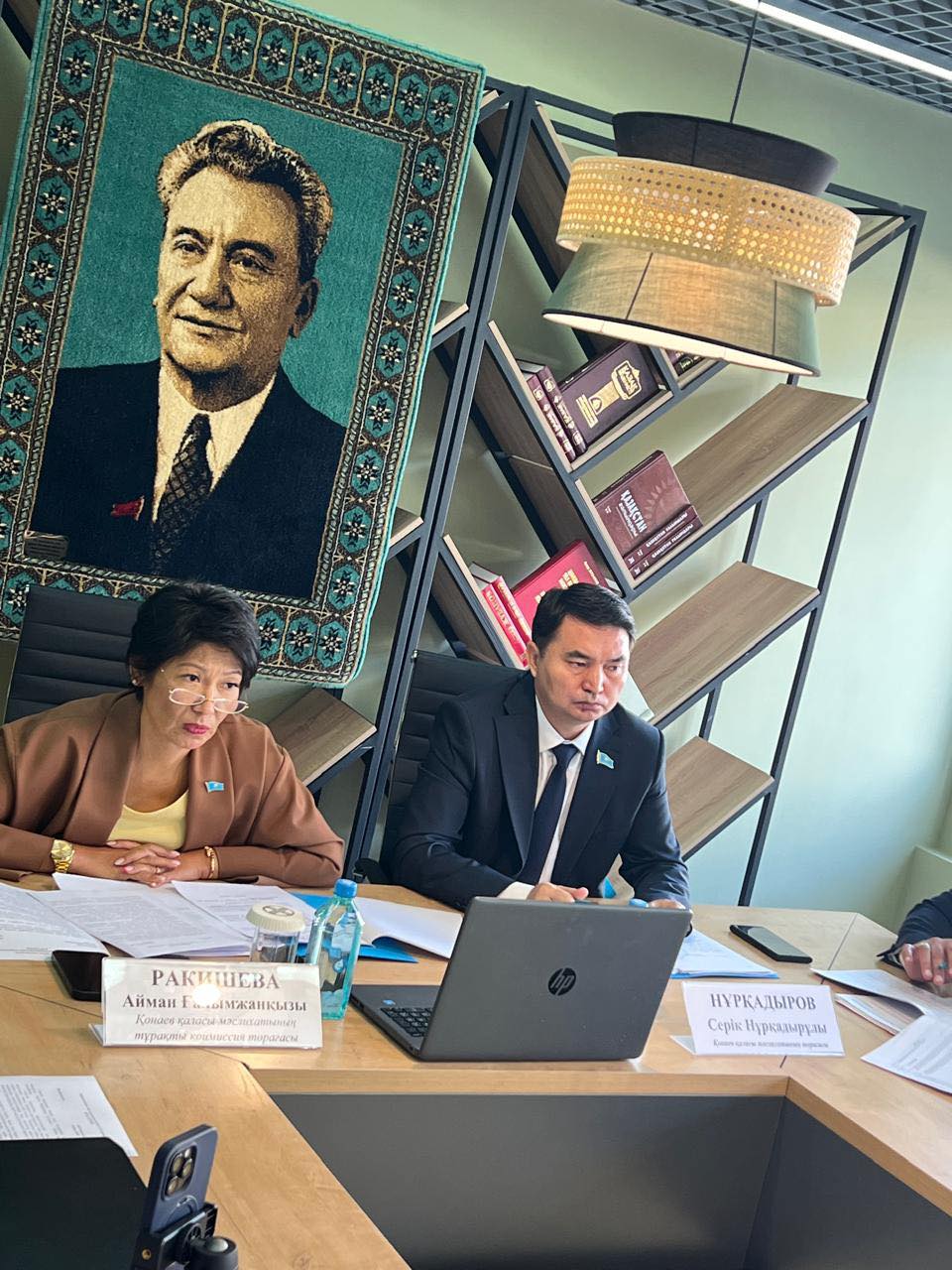 Работает маслихат города Қонаев