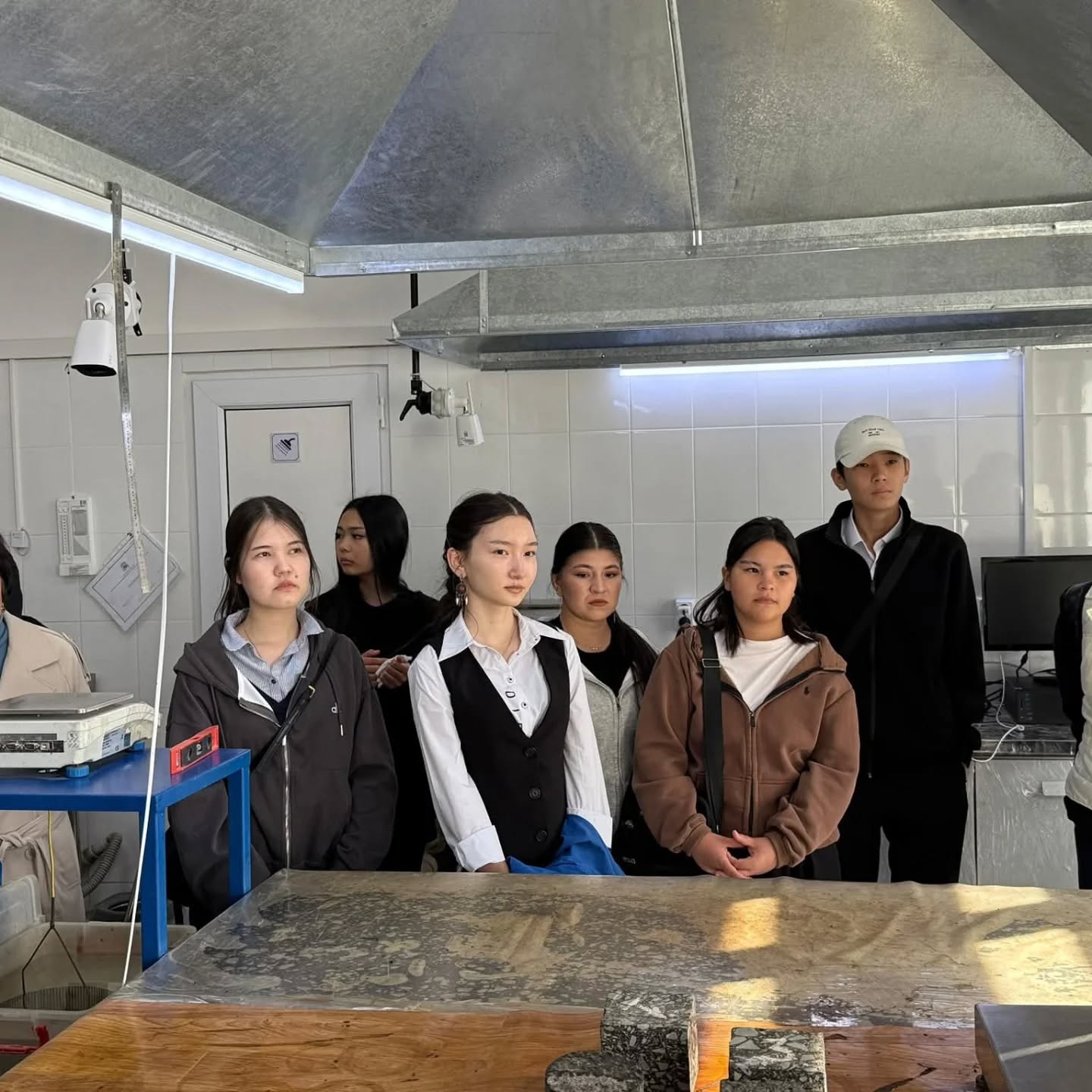 Студенты познакомились с работой дорожной лаборатории