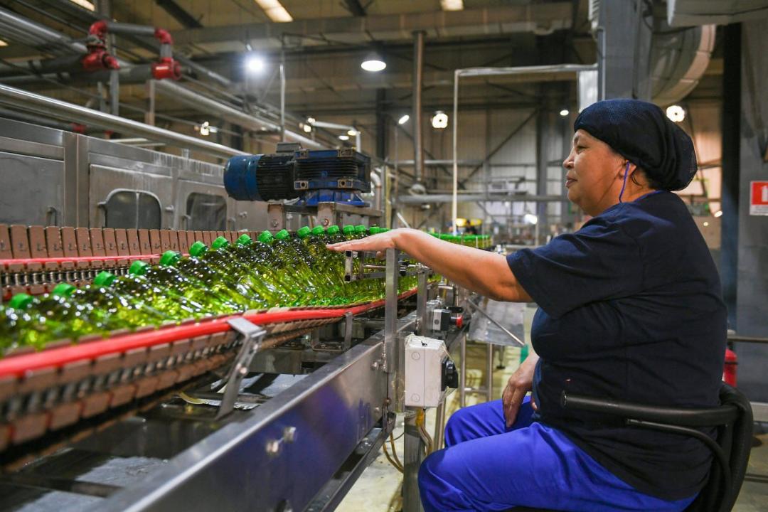 Өнеркәсіп өндірісі 2,1 трлн теңгеге жетті: Алматы облысы өңдеу секторының орталығына айналып келеді