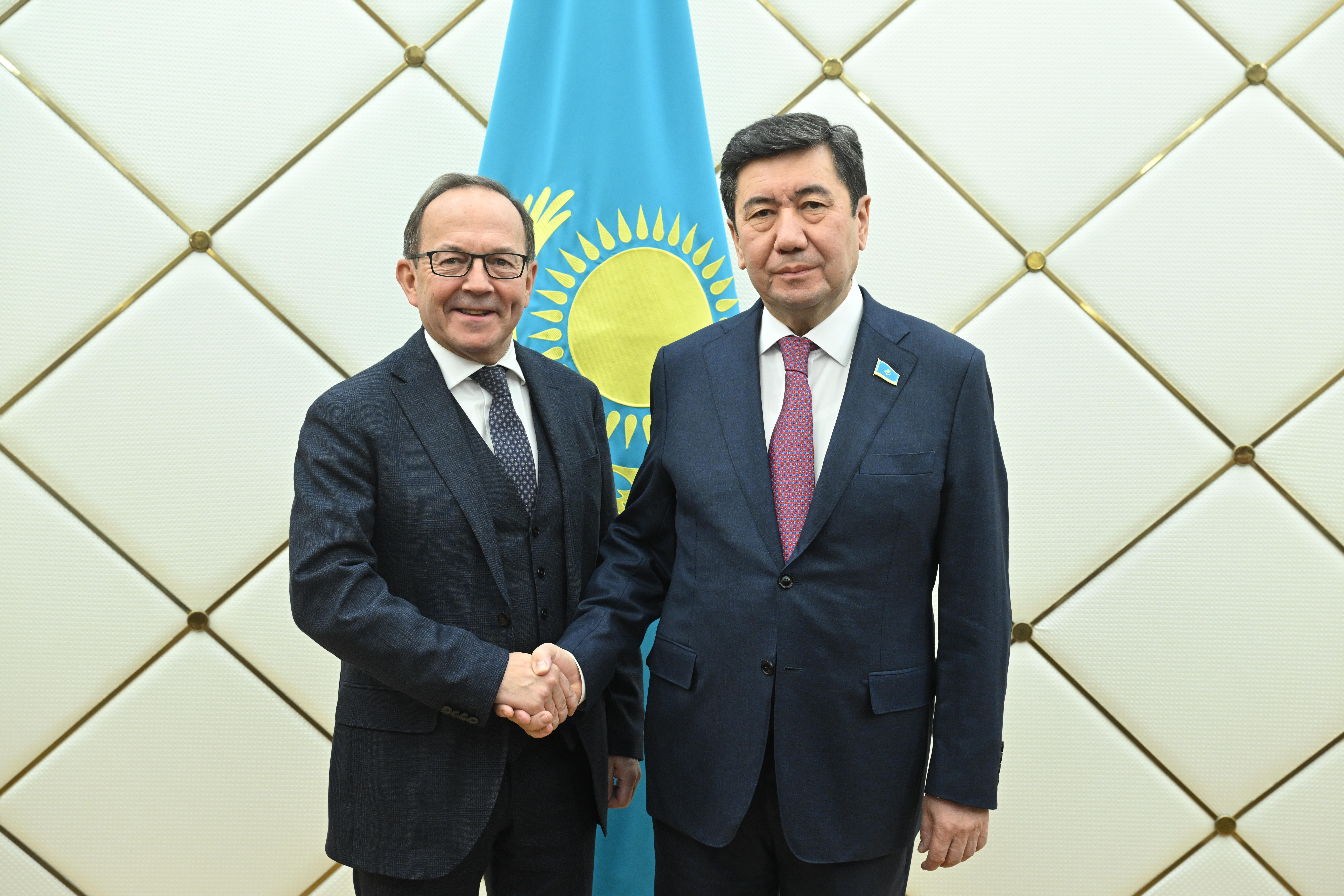 Спикер Мажилиса принял заместителя Председателя нижней палаты Парламента Австрии