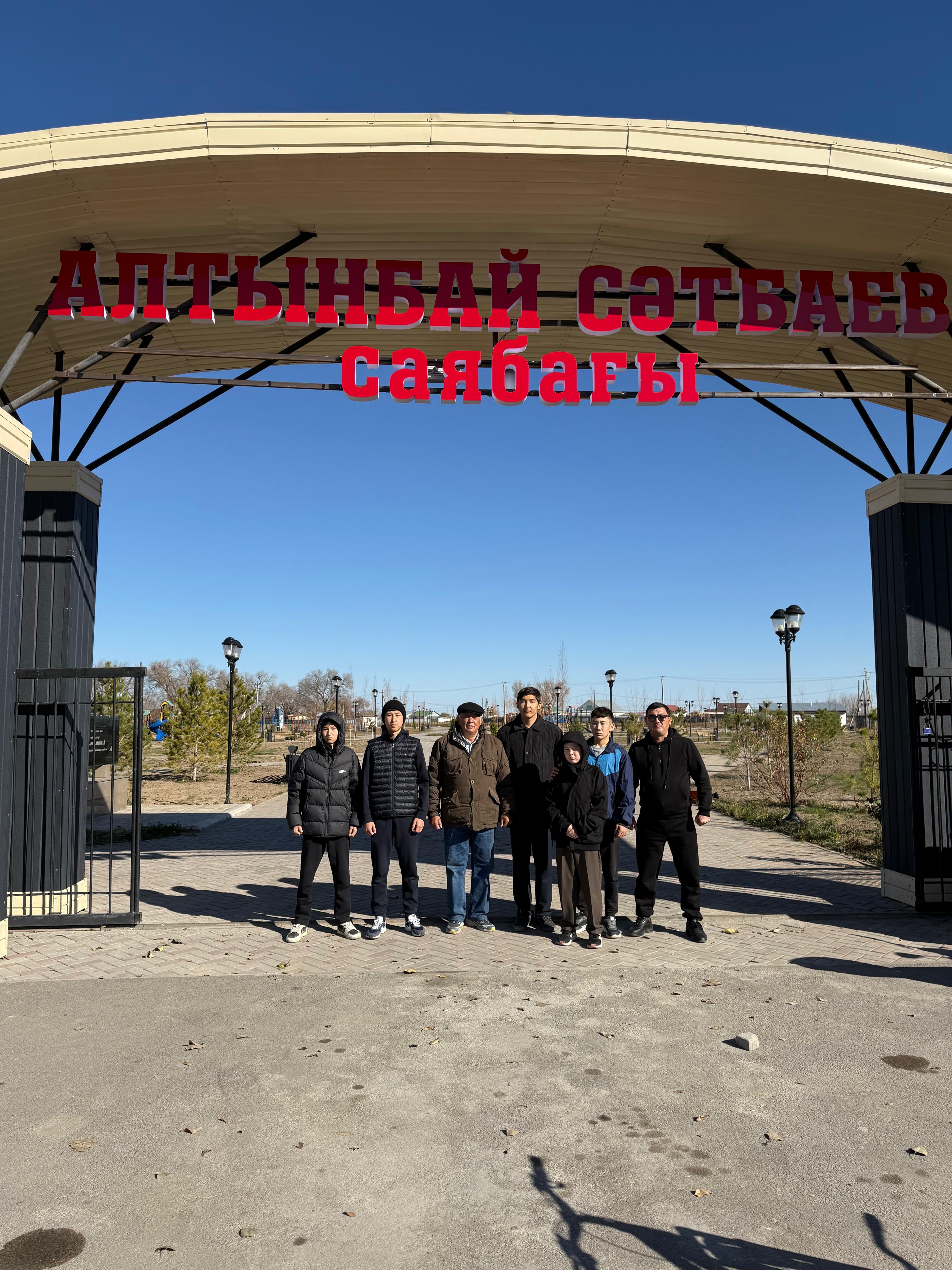 "Таза Қазақстан" акциясы аясында Алтынбай Сәтбаев атындағы саябаққа ағаш көшеттерін отырғызу